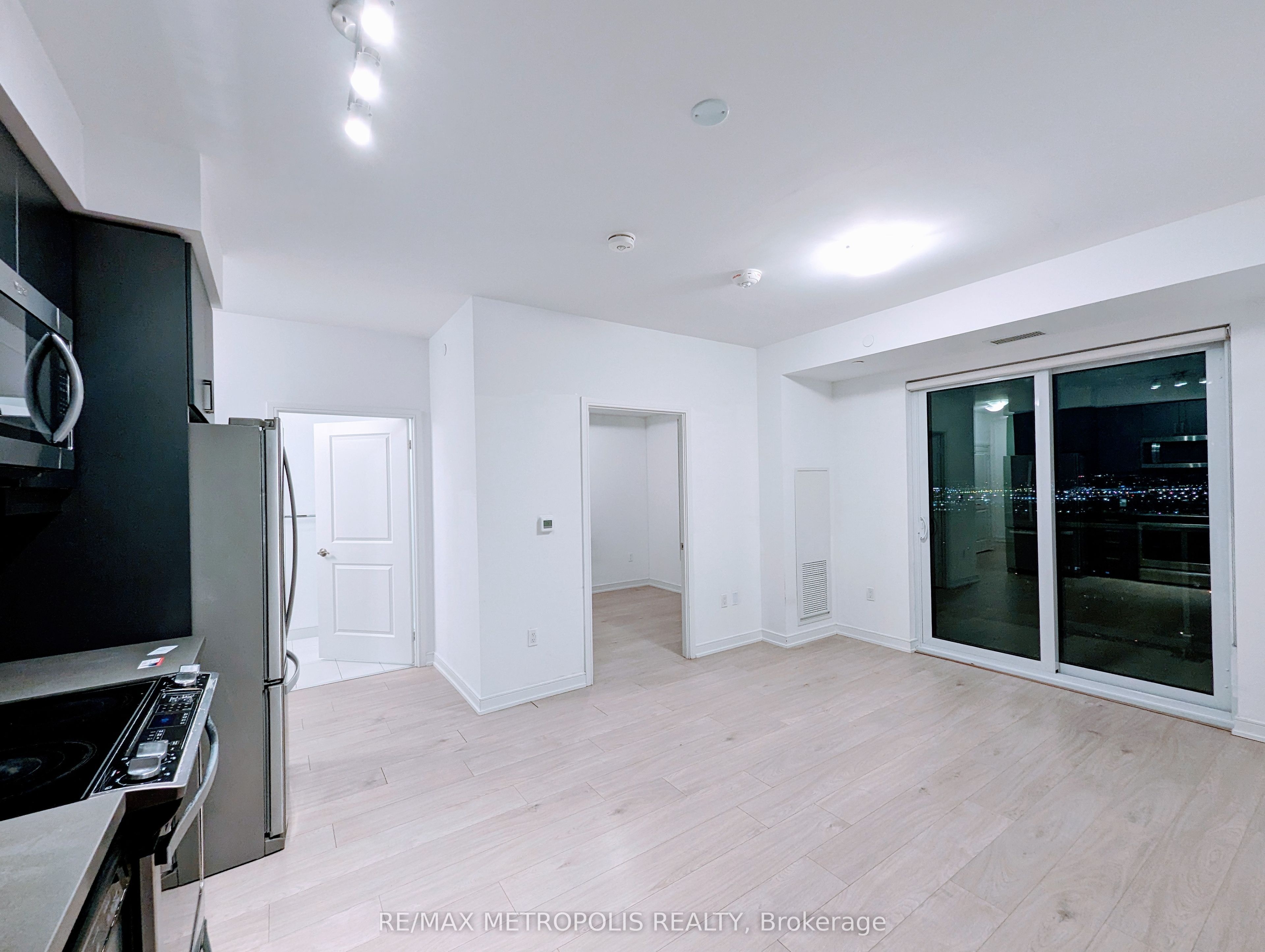 8 Nahani Way 703 Property Photo 4