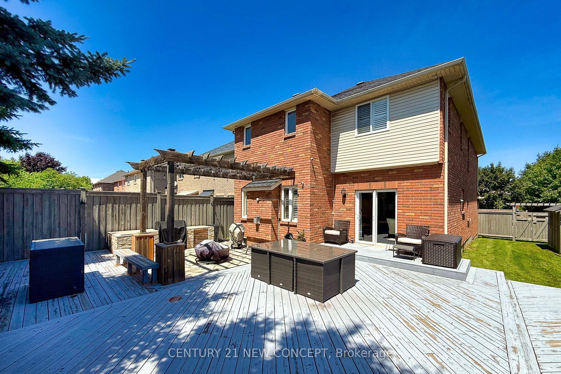 2587 Carberry Way Property Photo 4