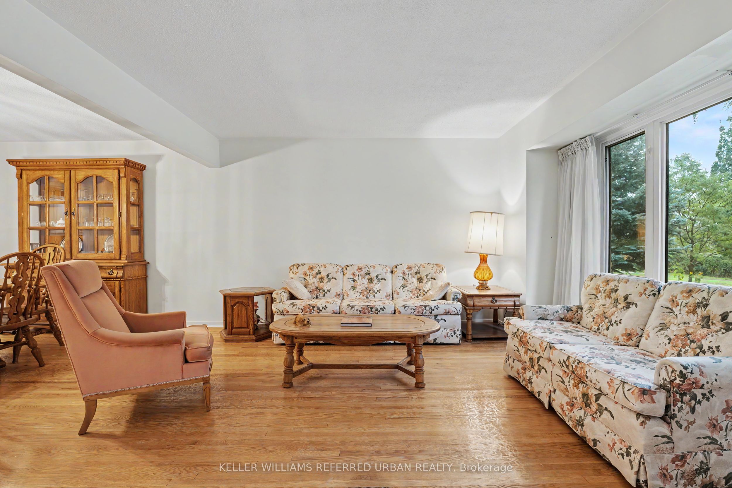 2653 Constable Road Property Photo 5