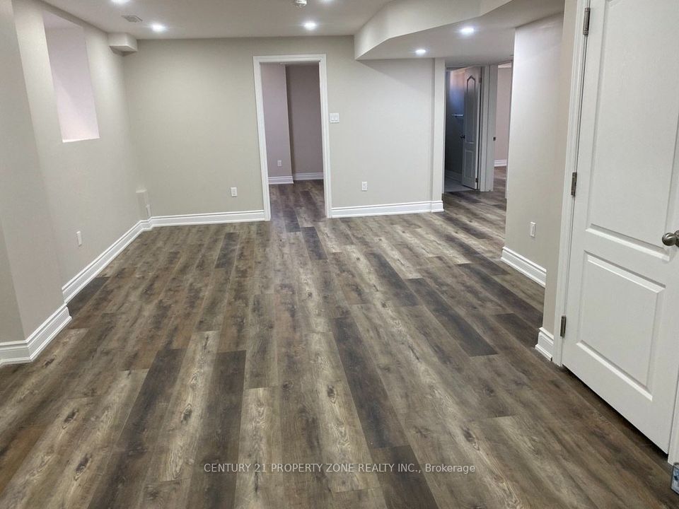 15234 Danby Road Lower Property Photo 3