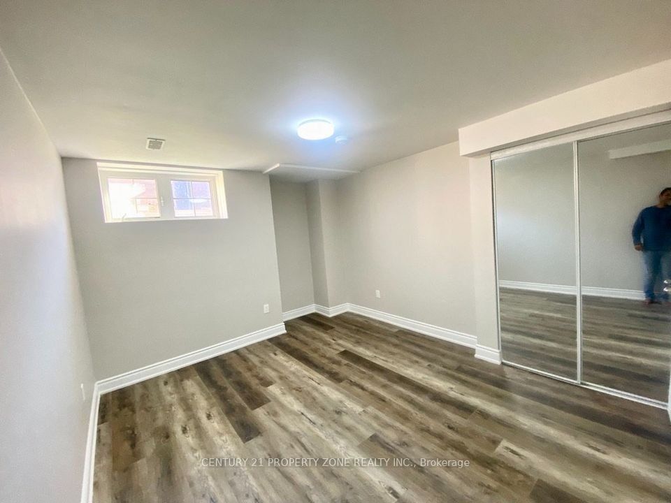 15234 Danby Road Lower Property Photo 4