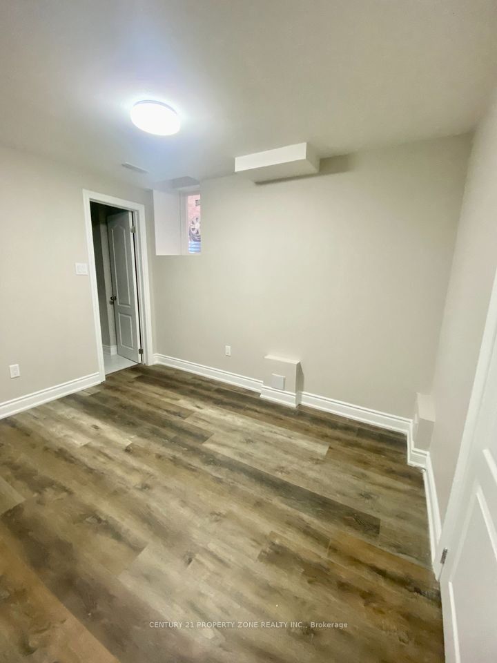 15234 Danby Road Lower Property Photo 6