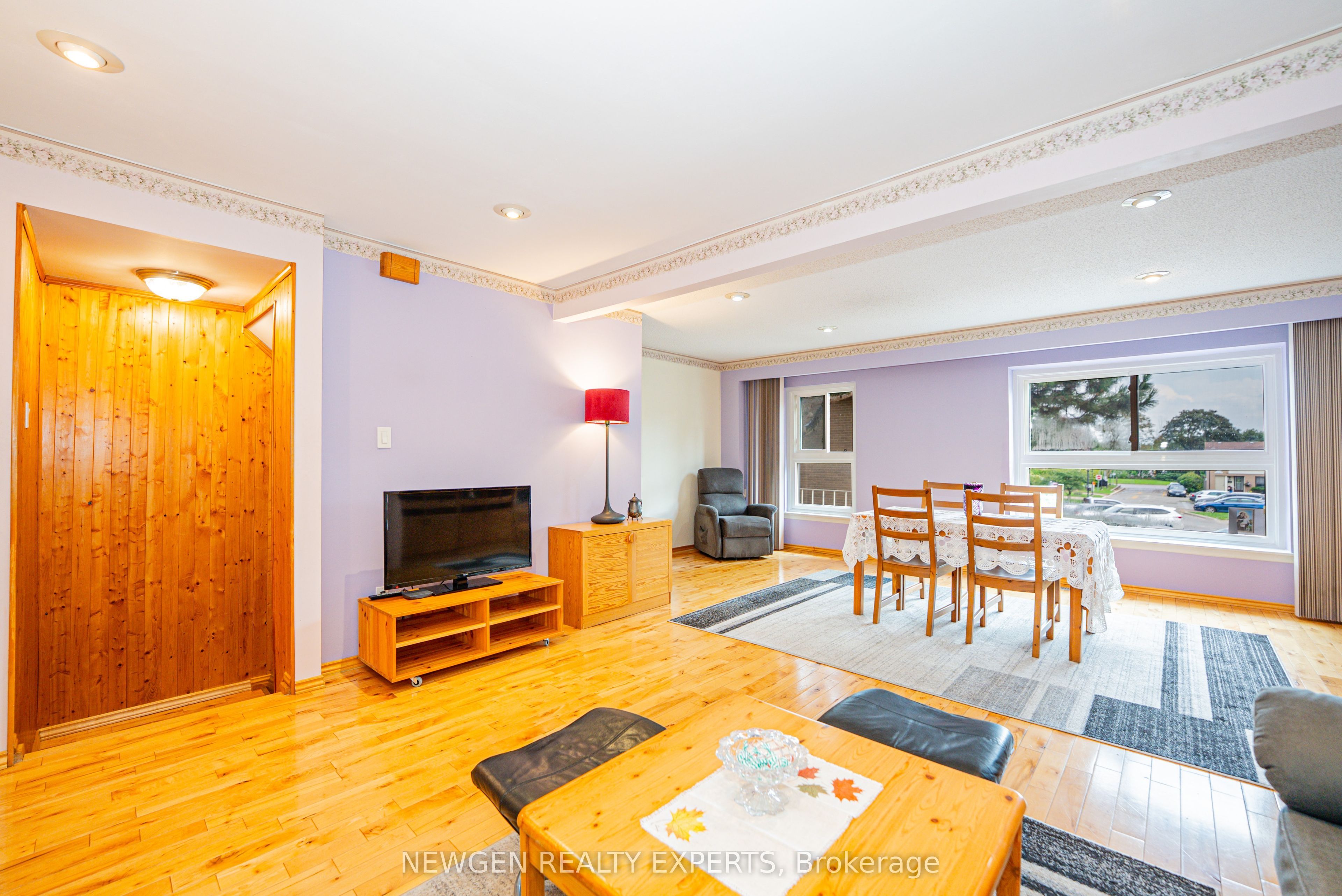 46 Dearbourne Boulevard 56 Property Photo 11