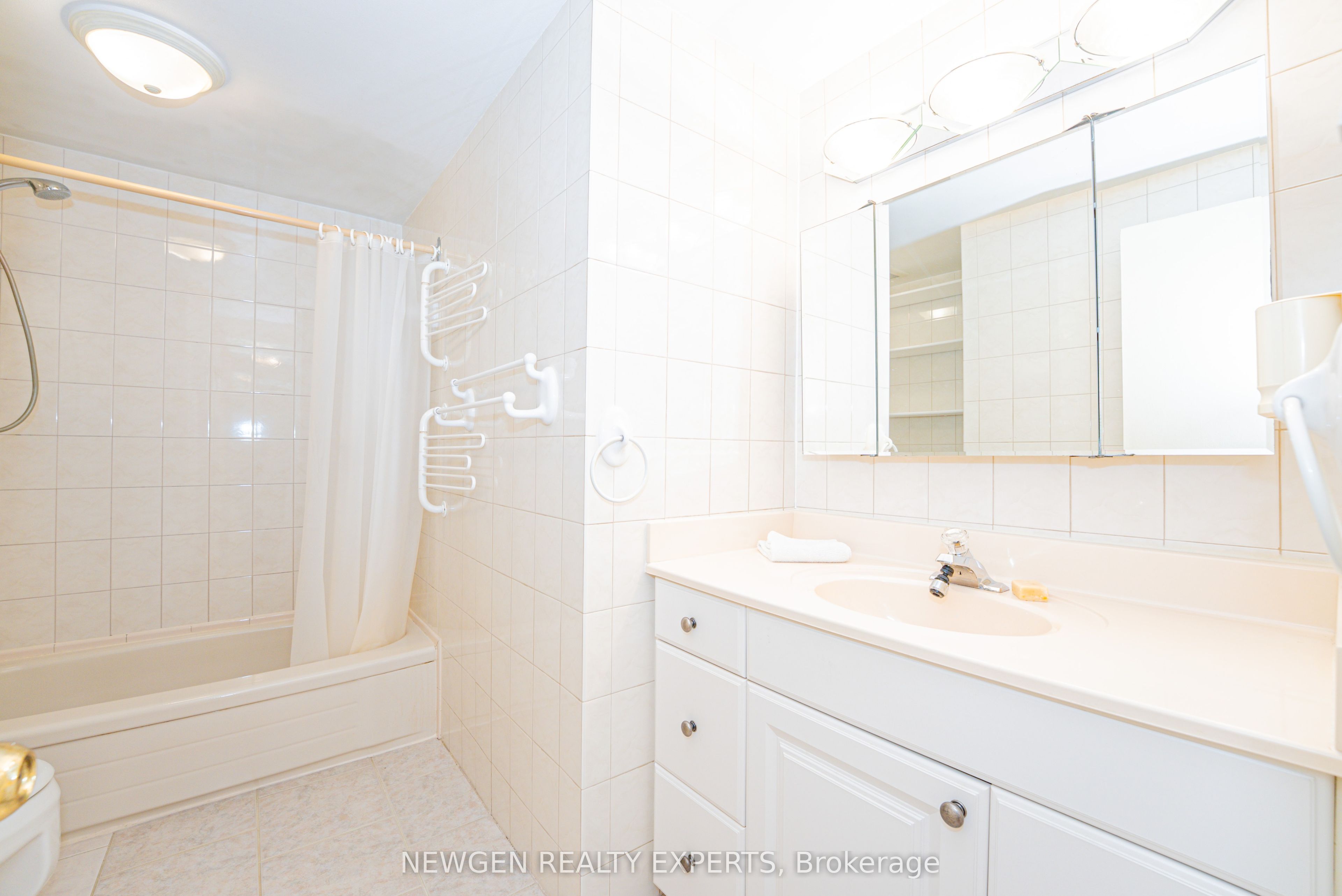 46 Dearbourne Boulevard 56 Property Photo 27