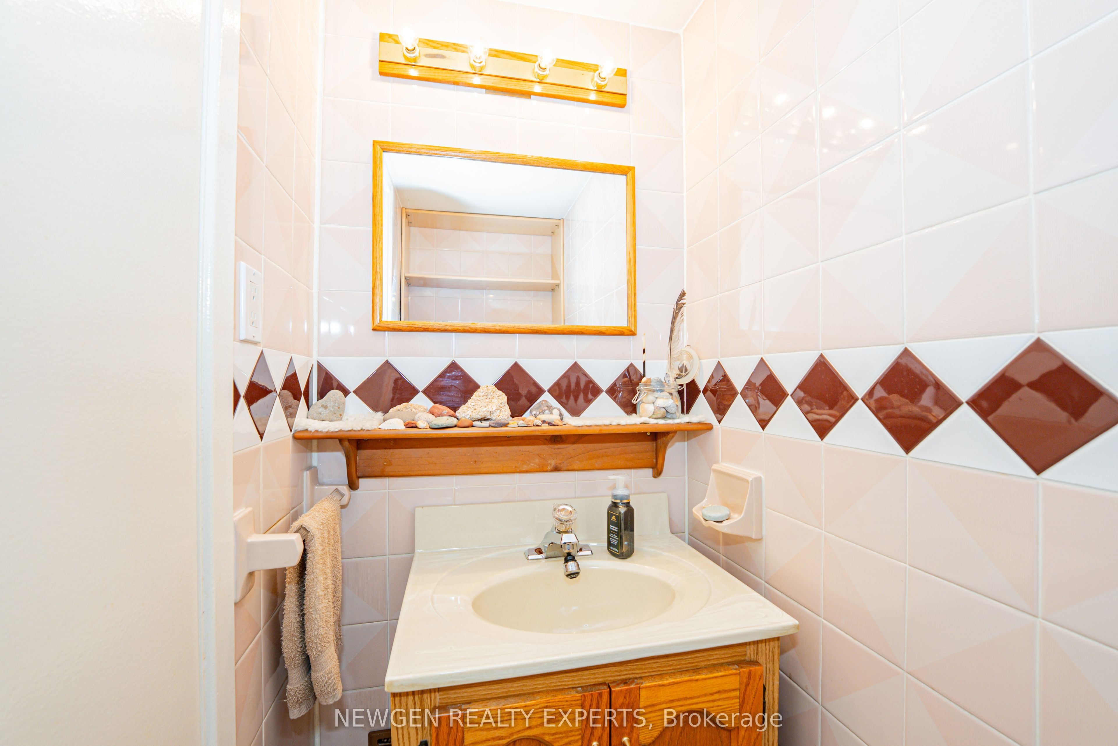 46 Dearbourne Boulevard 56 Property Photo 28