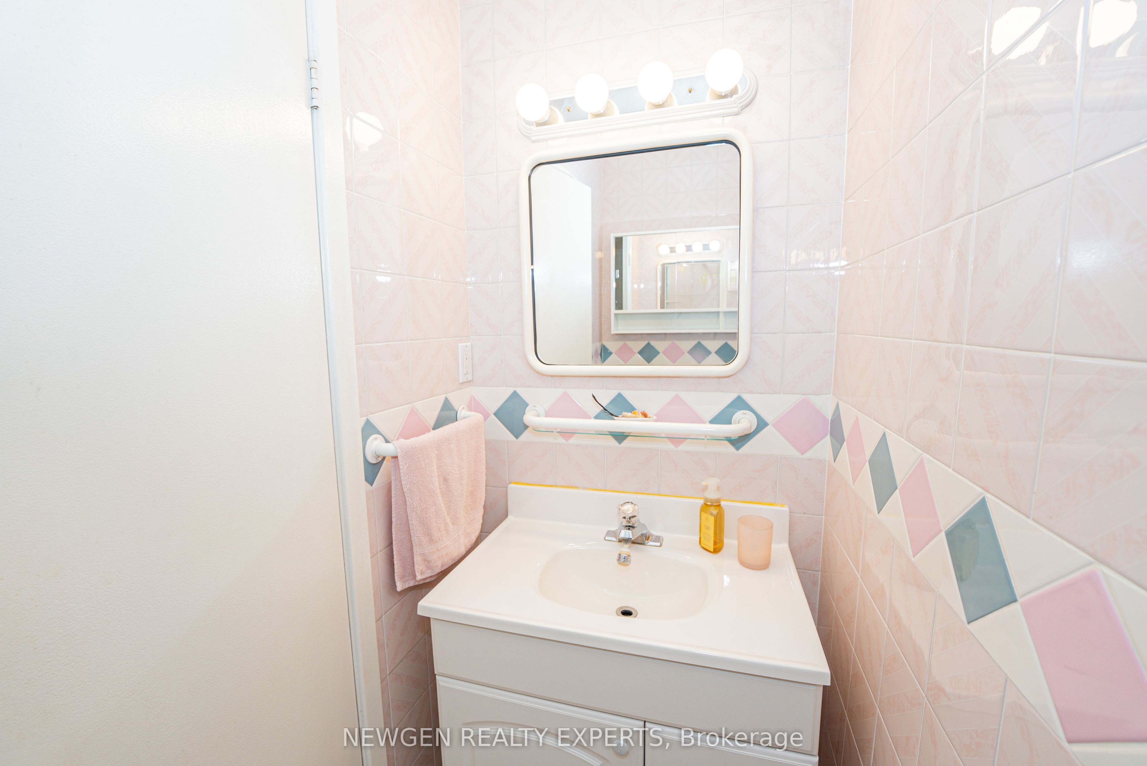 46 Dearbourne Boulevard 56 Property Photo 29