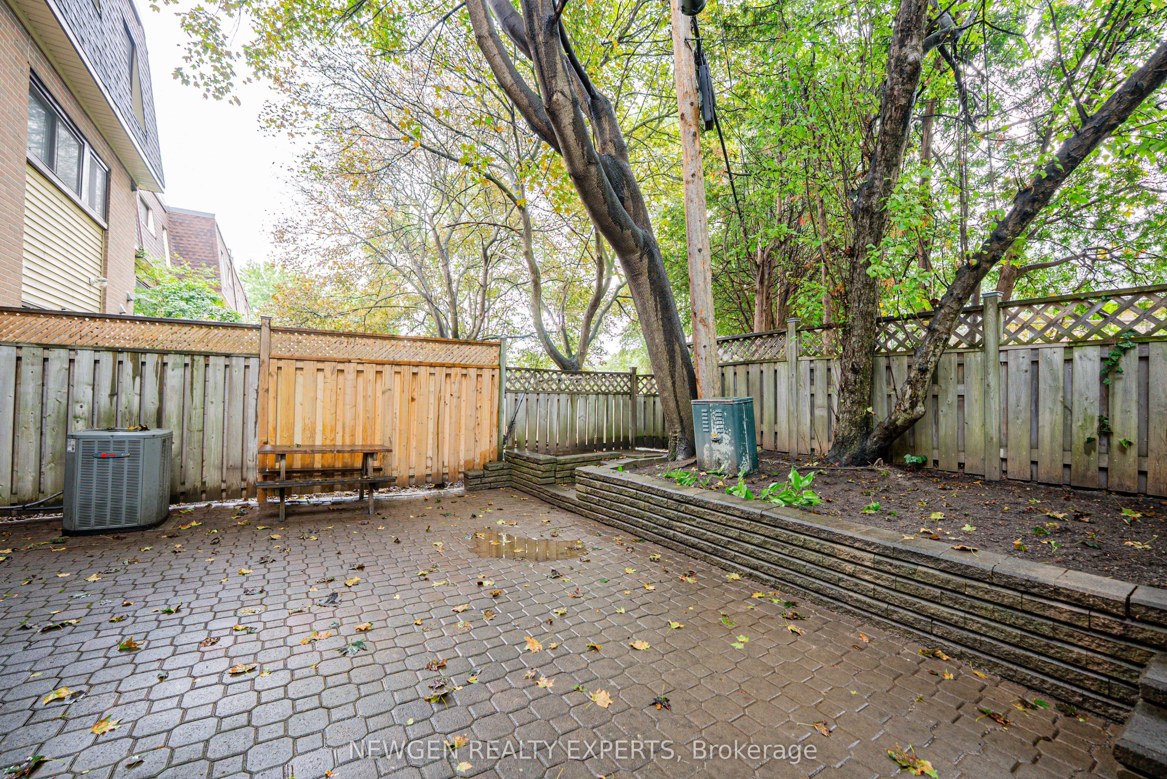 46 Dearbourne Boulevard 56 Property Photo 32