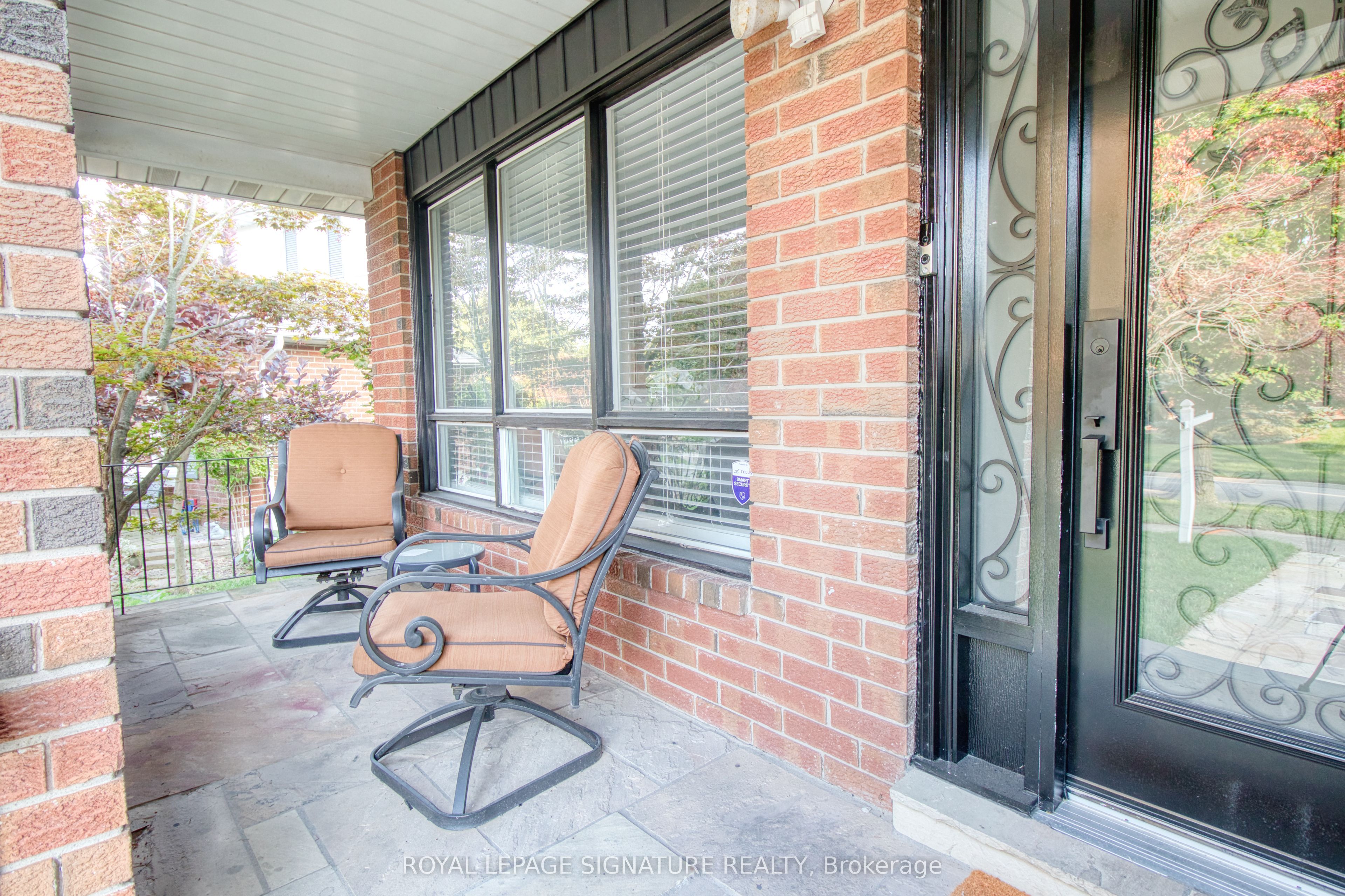 1414 Harmsworth Square Property Photo 5