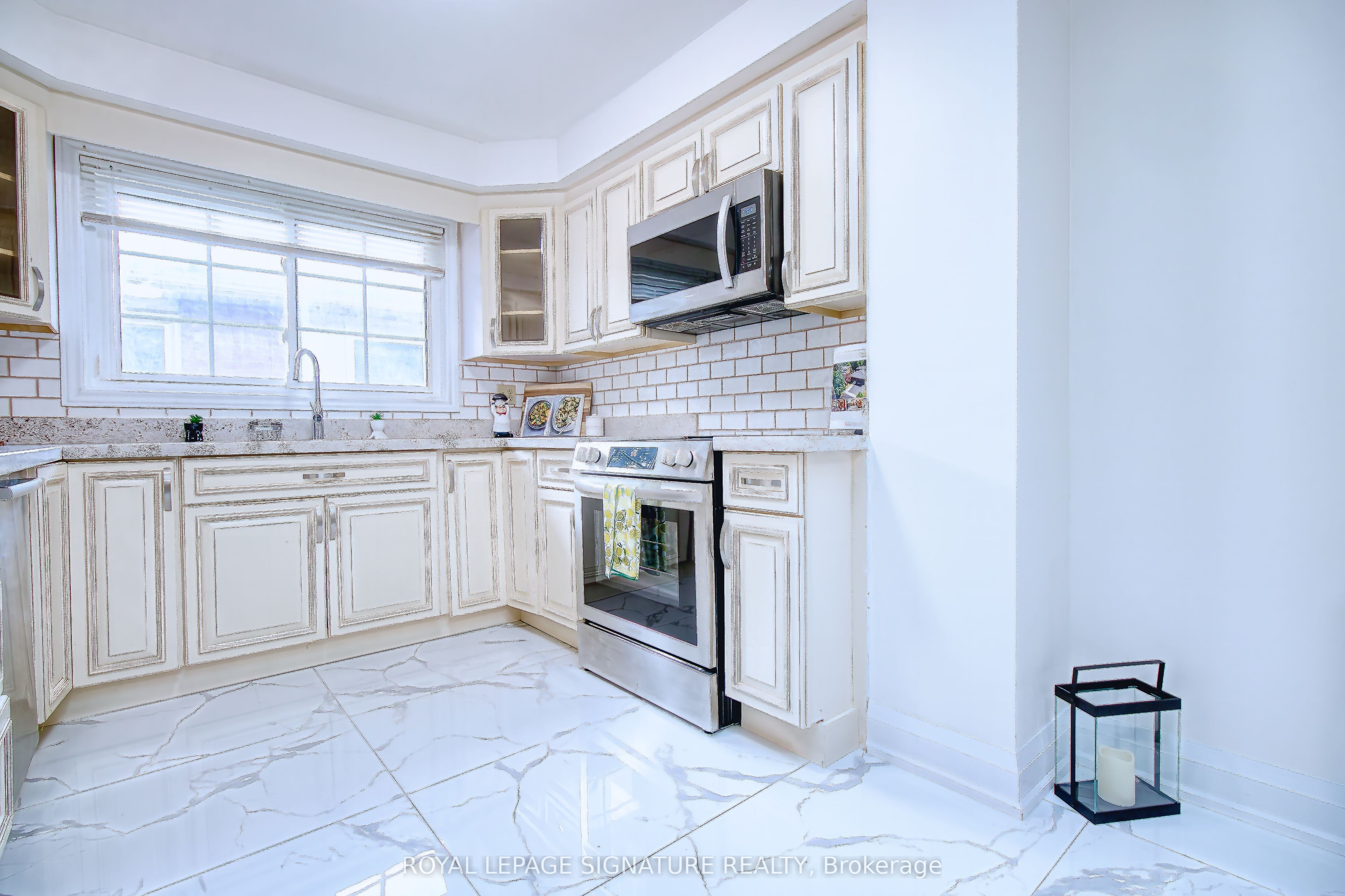 1414 Harmsworth Square Property Photo 17