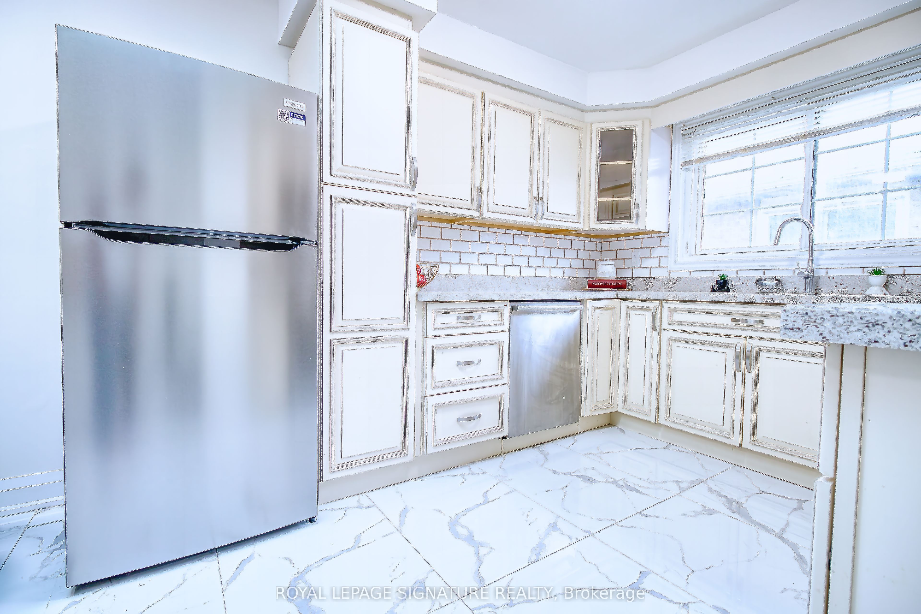 1414 Harmsworth Square Property Photo 18