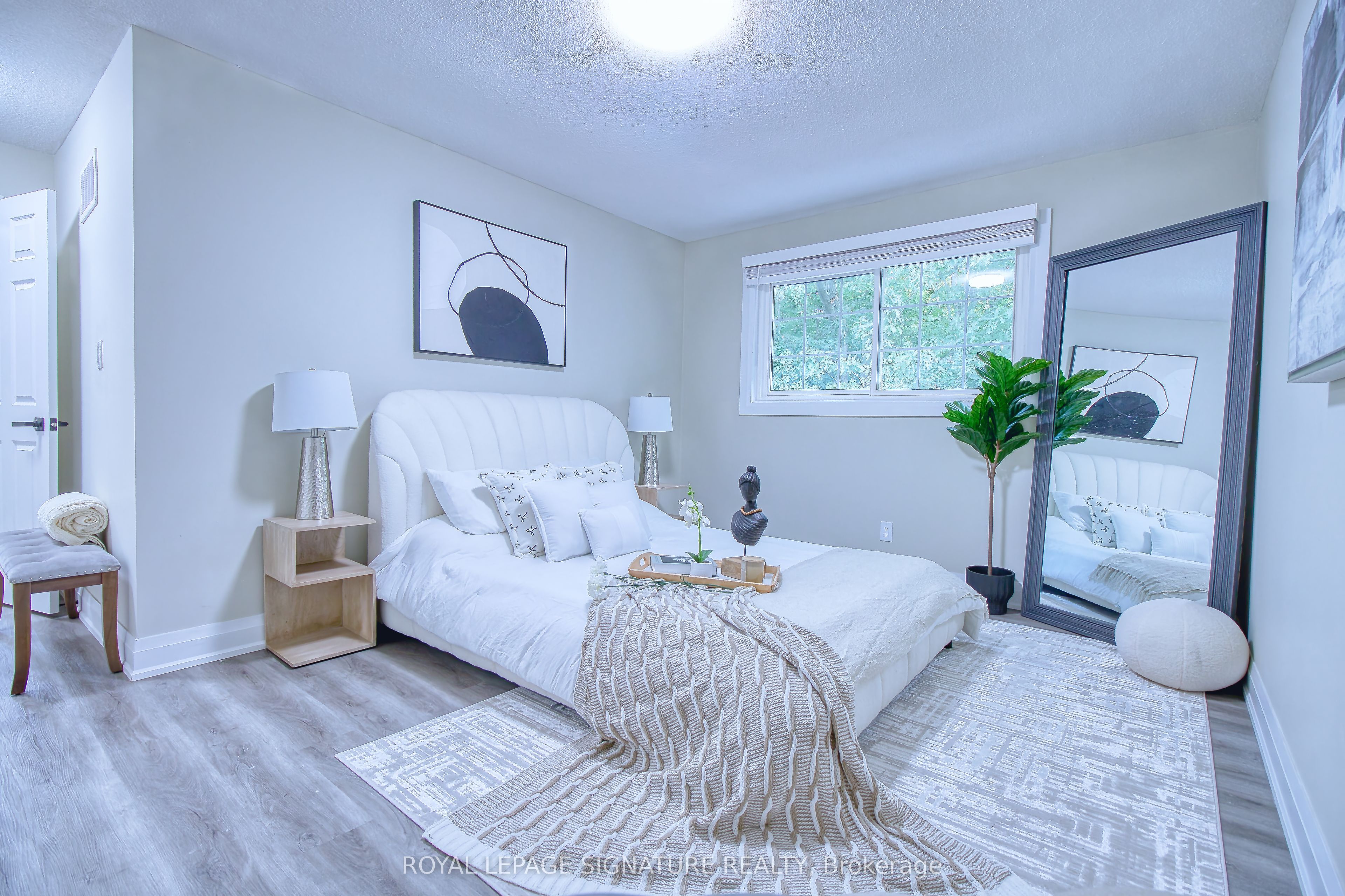 1414 Harmsworth Square Property Photo 23