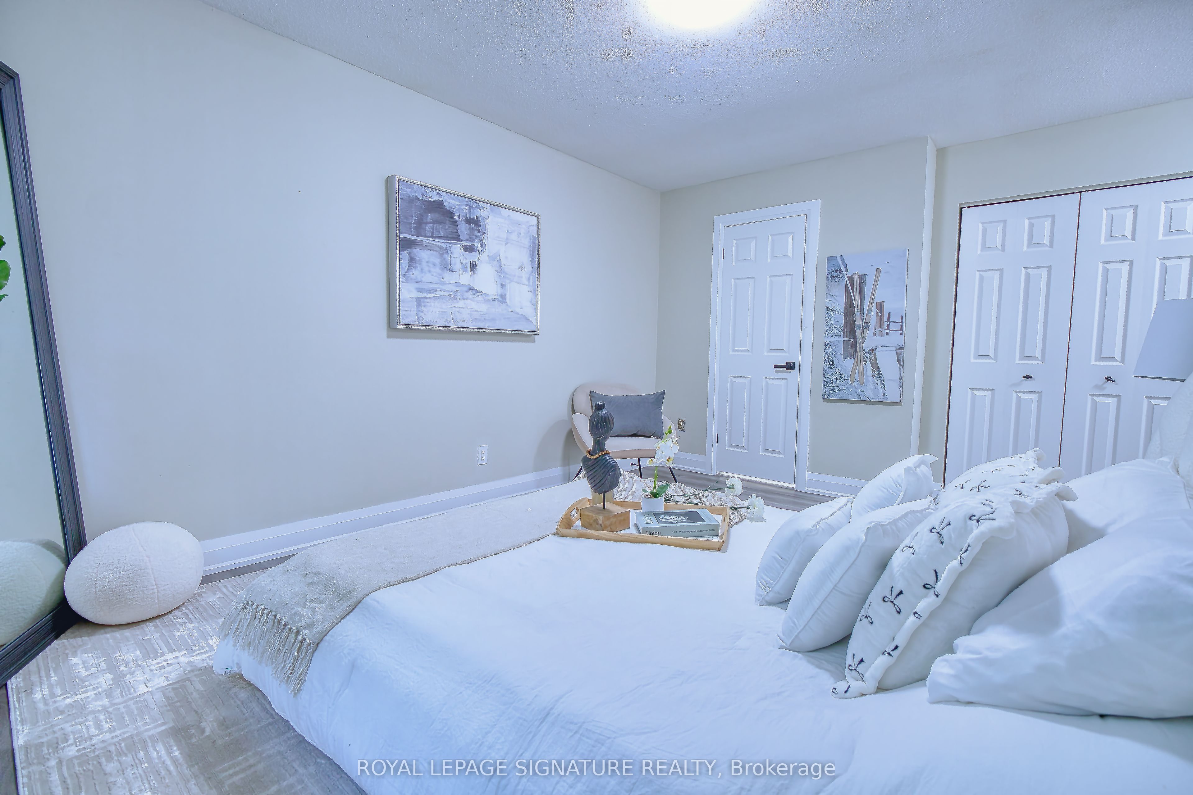 1414 Harmsworth Square Property Photo 24