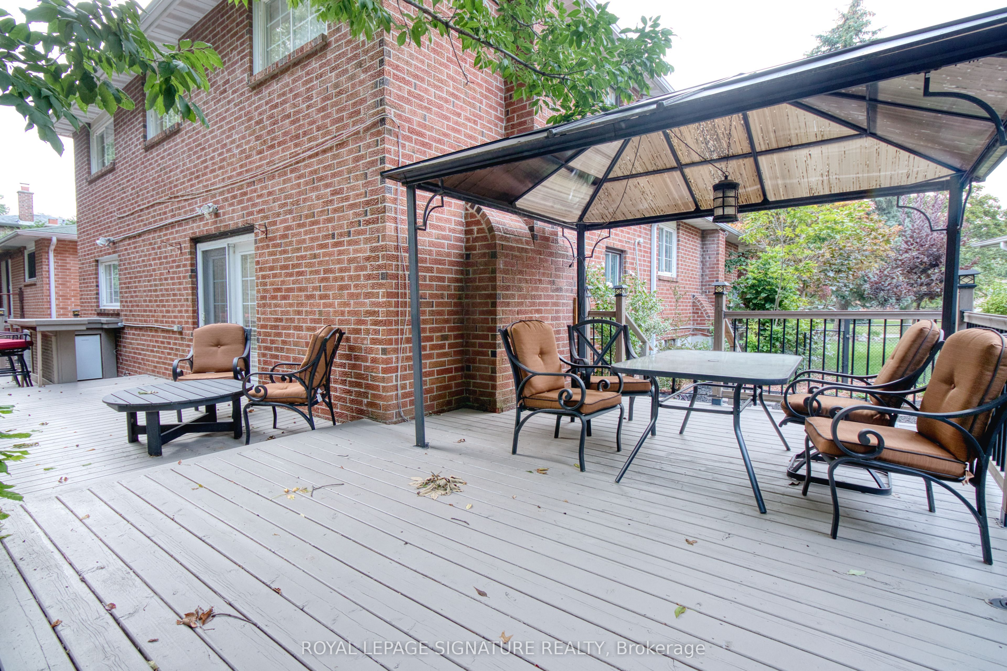 1414 Harmsworth Square Property Photo 40
