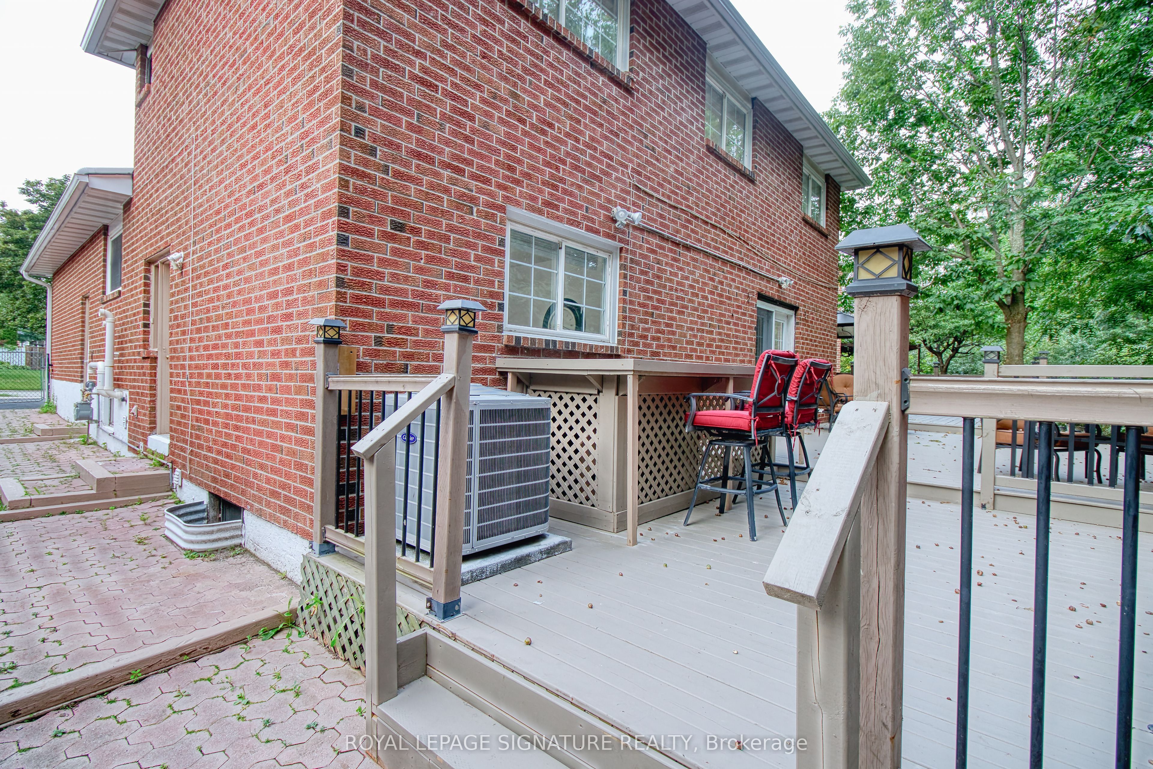 1414 Harmsworth Square Property Photo 45