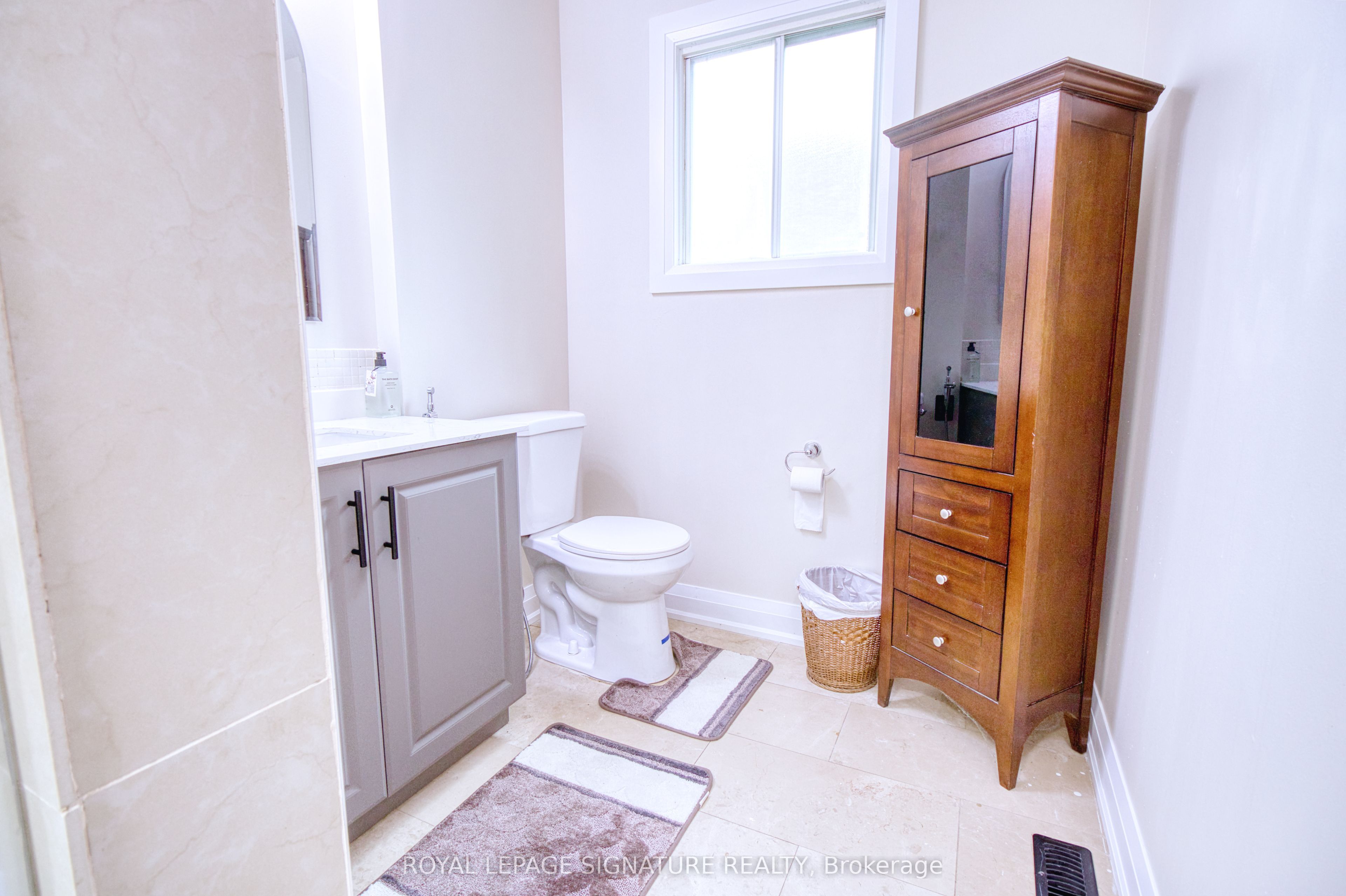 1414 Harmsworth Square Property Photo 49