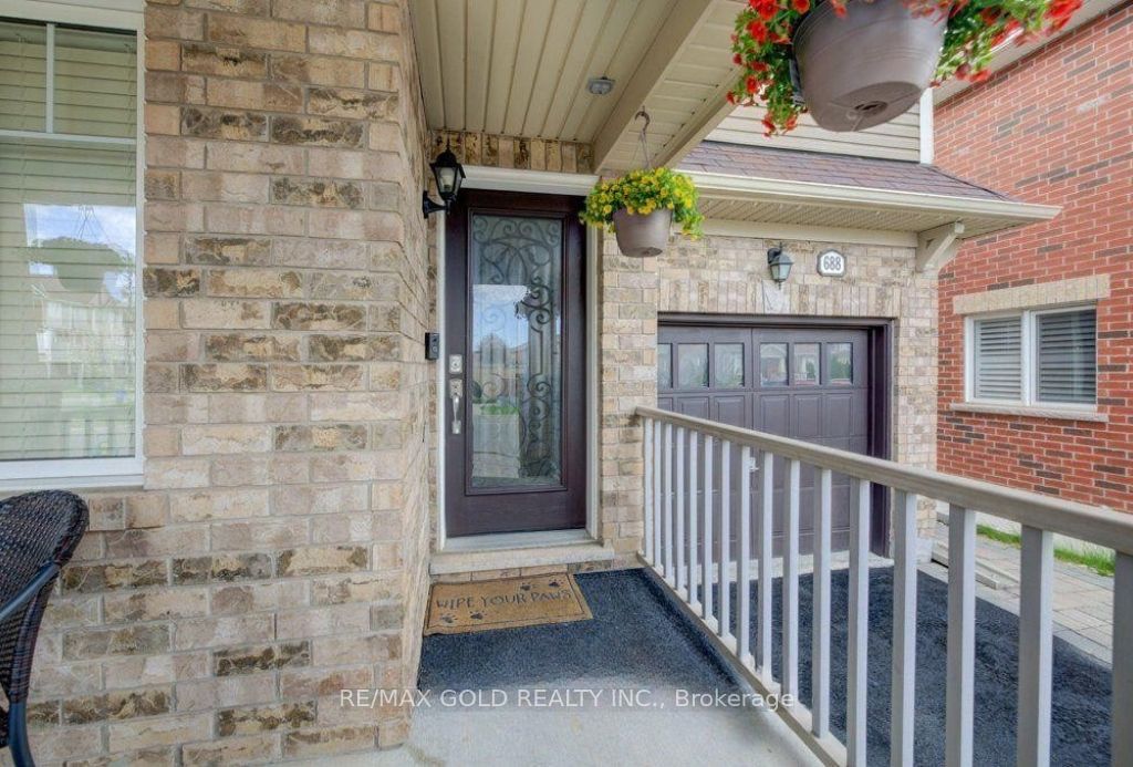 688 Hepburn Road Property Photo 2