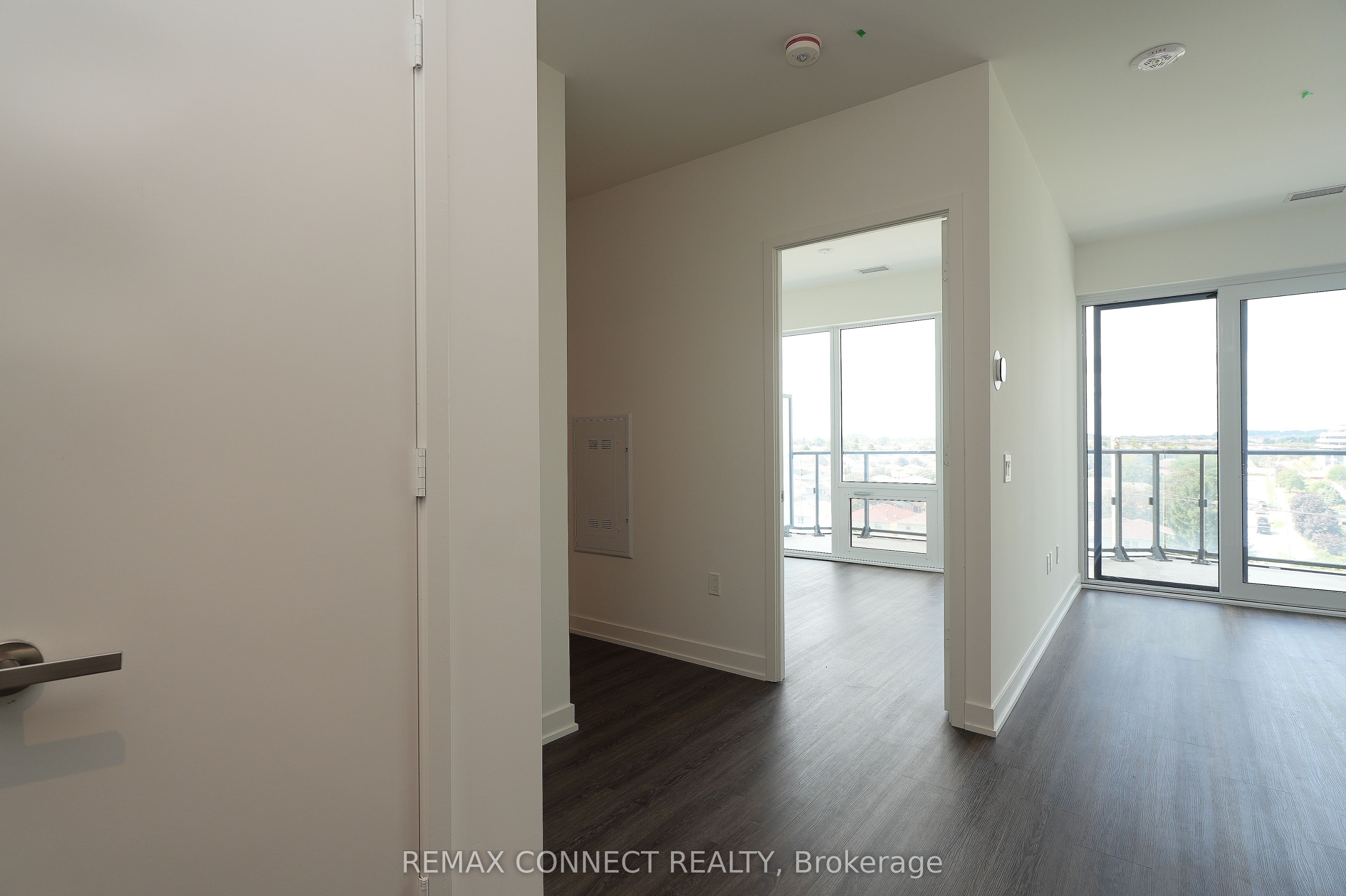 448 Burnhamthorpe Road W 503 Property Photo 4