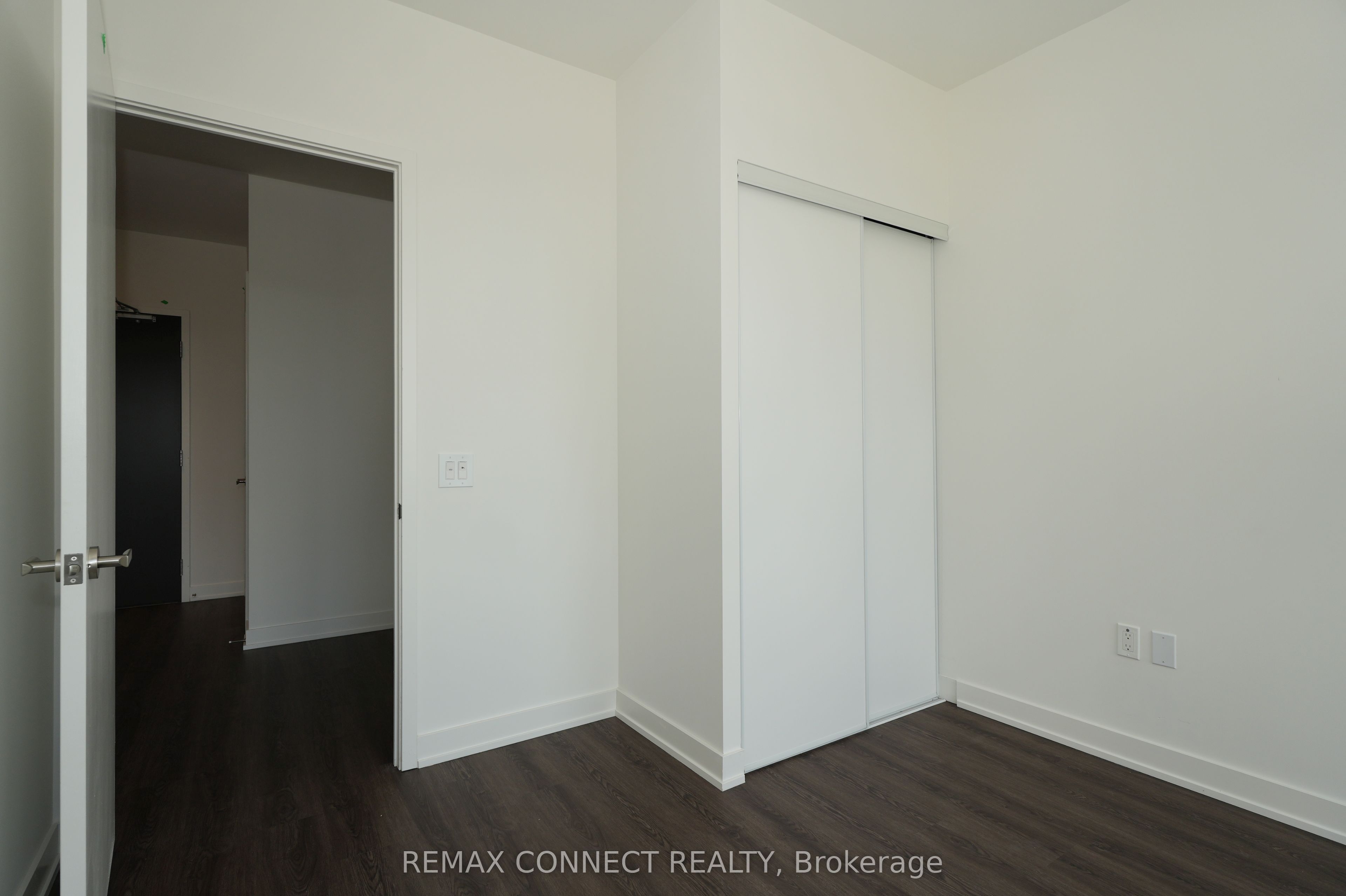 448 Burnhamthorpe Road W 503 Property Photo 7