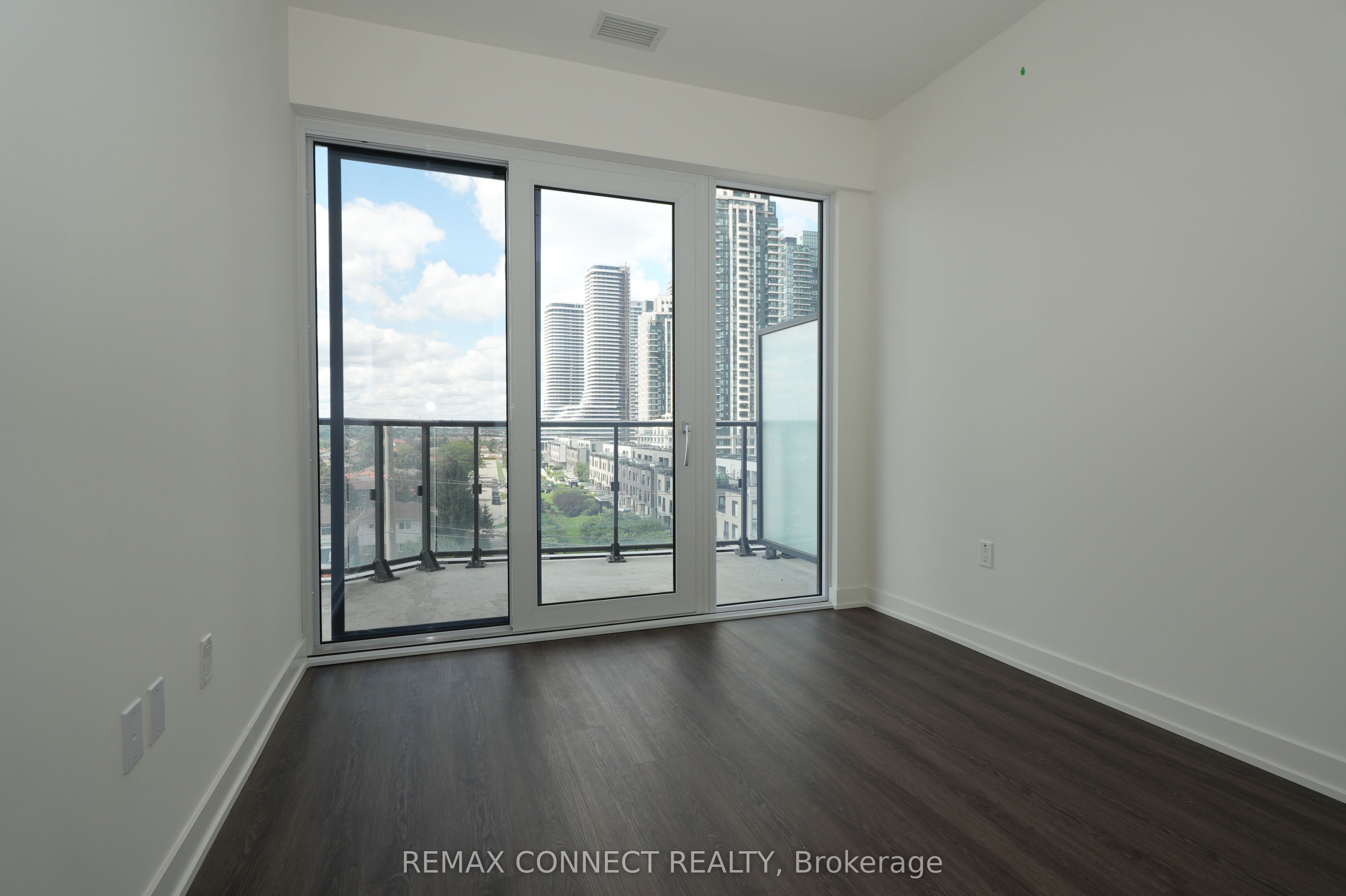 448 Burnhamthorpe Road W 503 Property Photo 11