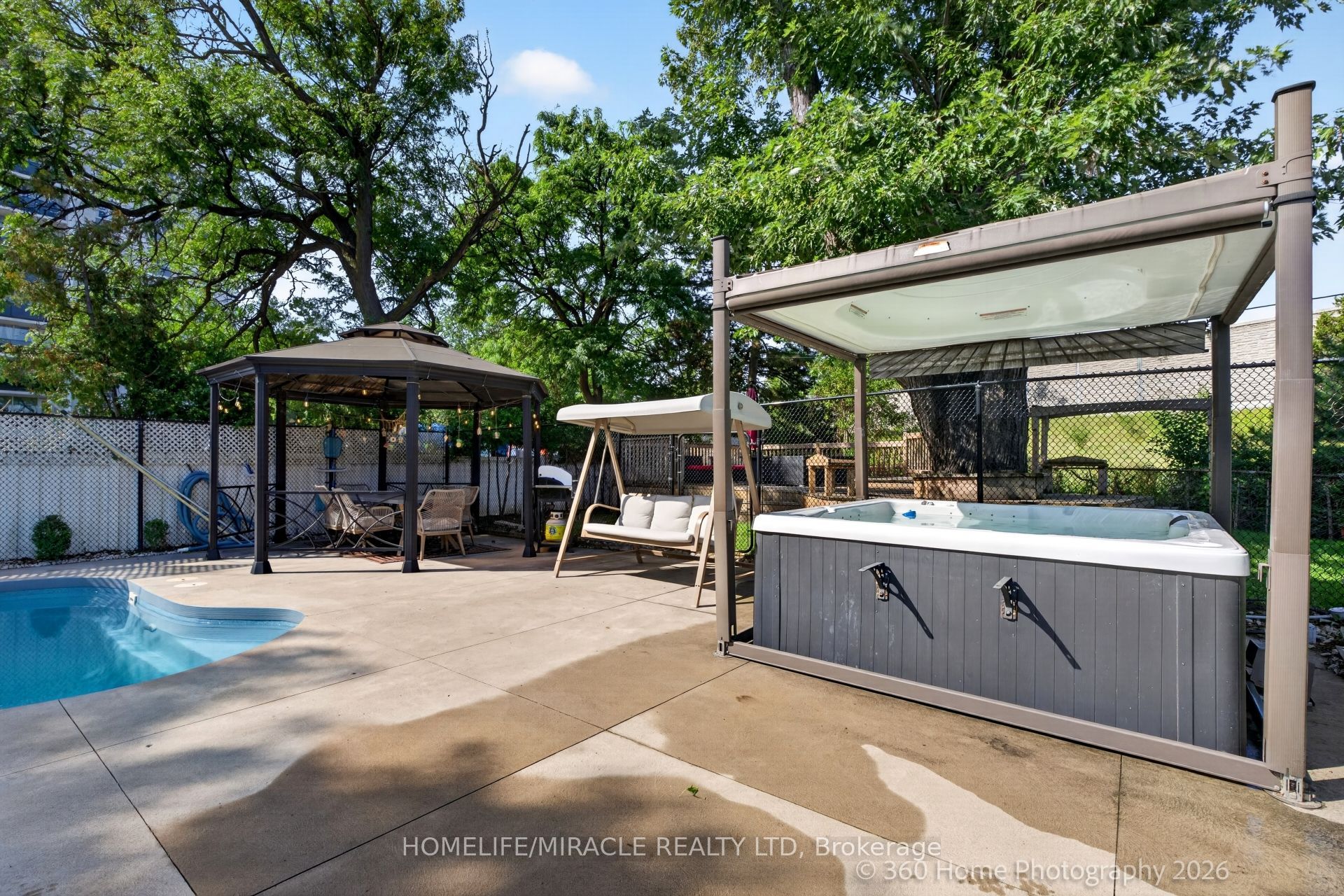 178 Kingsview Boulevard Property Photo 1