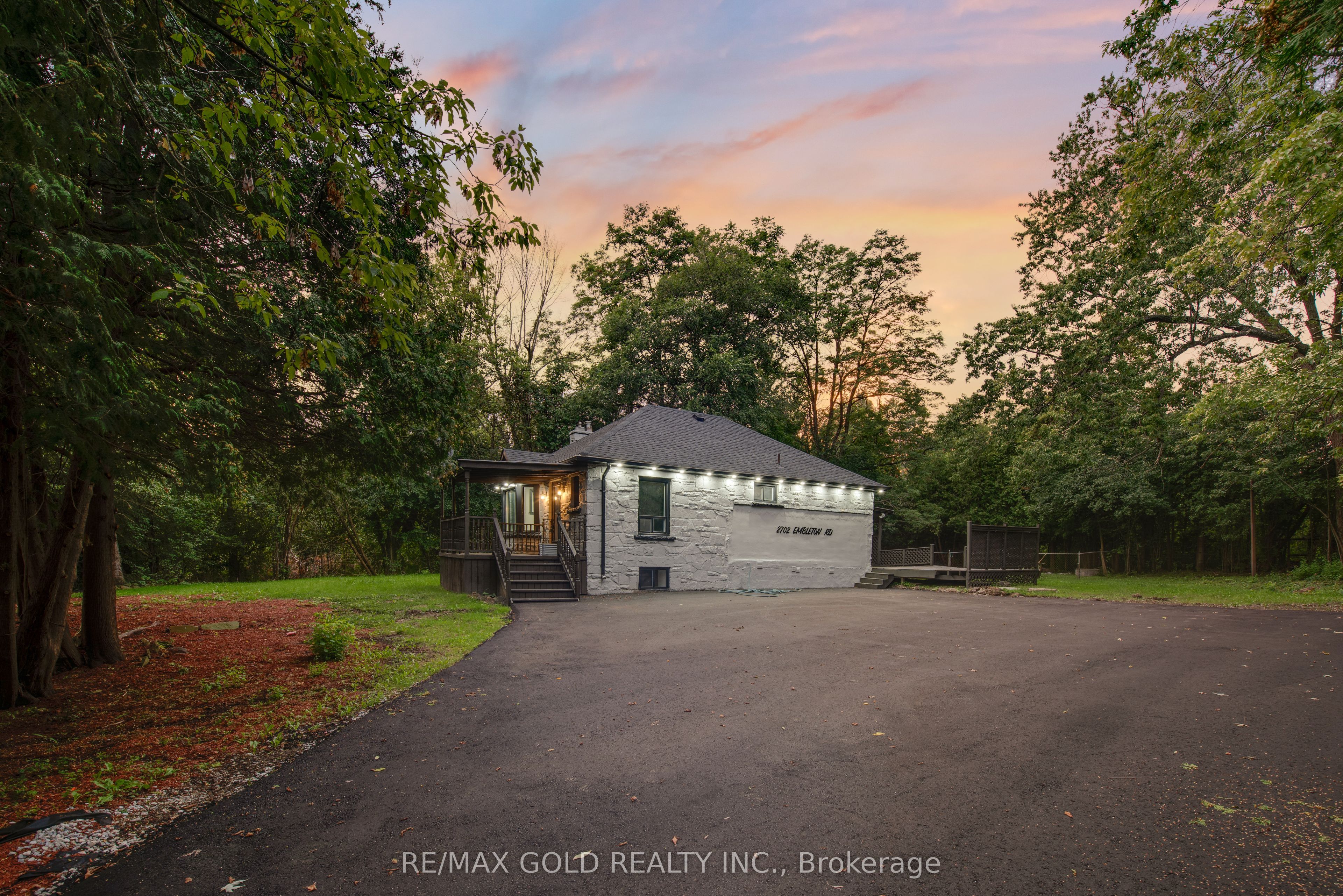 2702 Embleton Road Property Photo 1