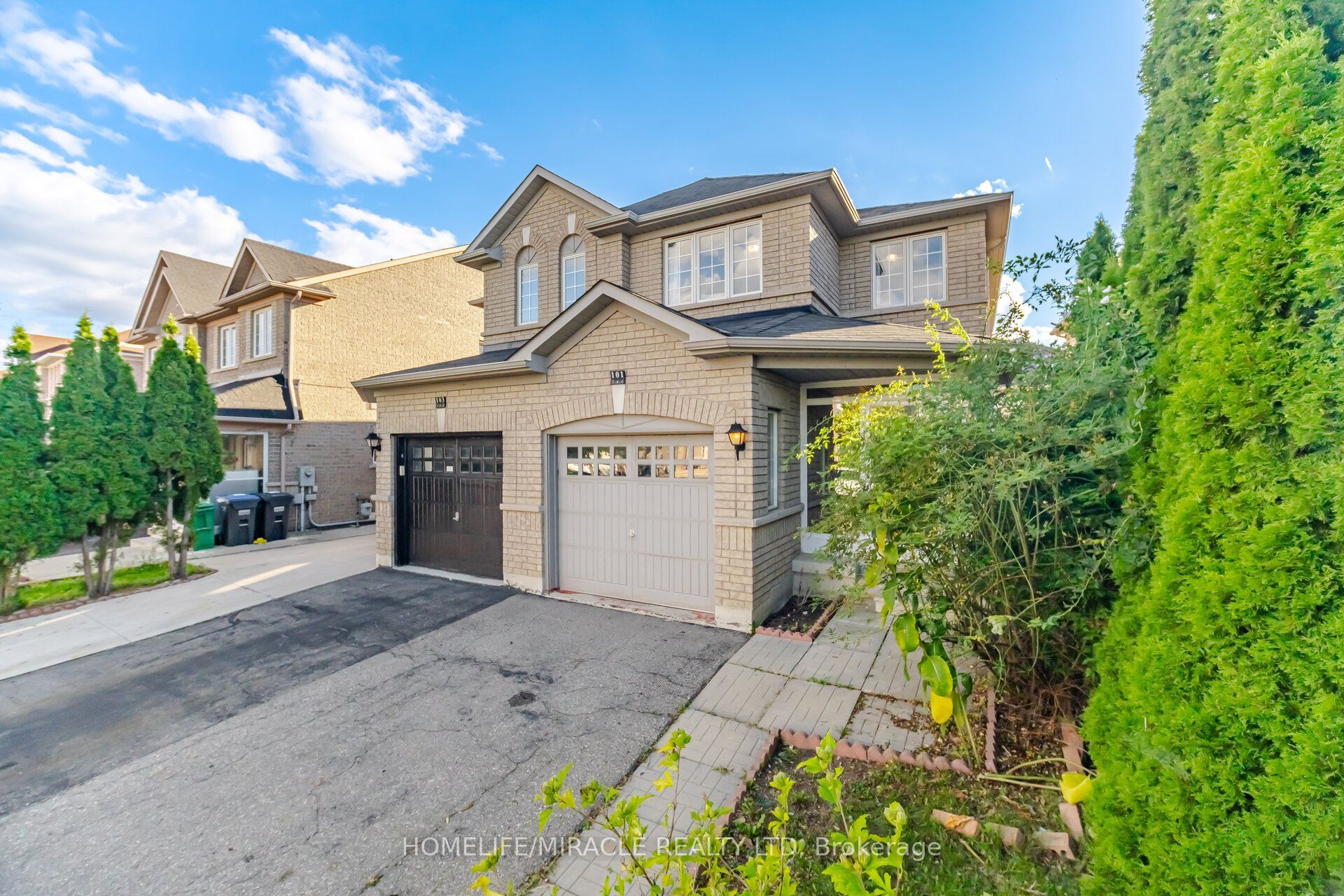101 Crystalview Crescent Property Photo 3