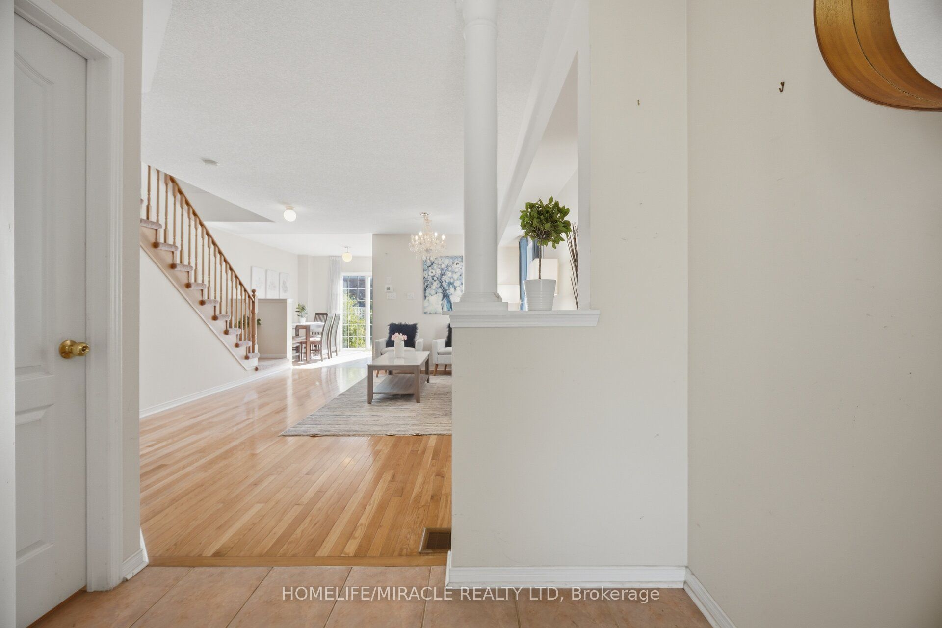 101 Crystalview Crescent Property Photo 6