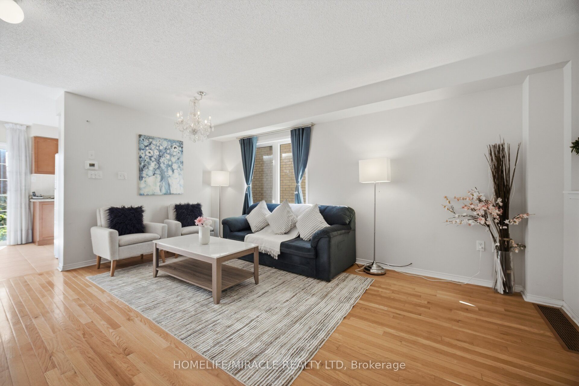 101 Crystalview Crescent Property Photo 8