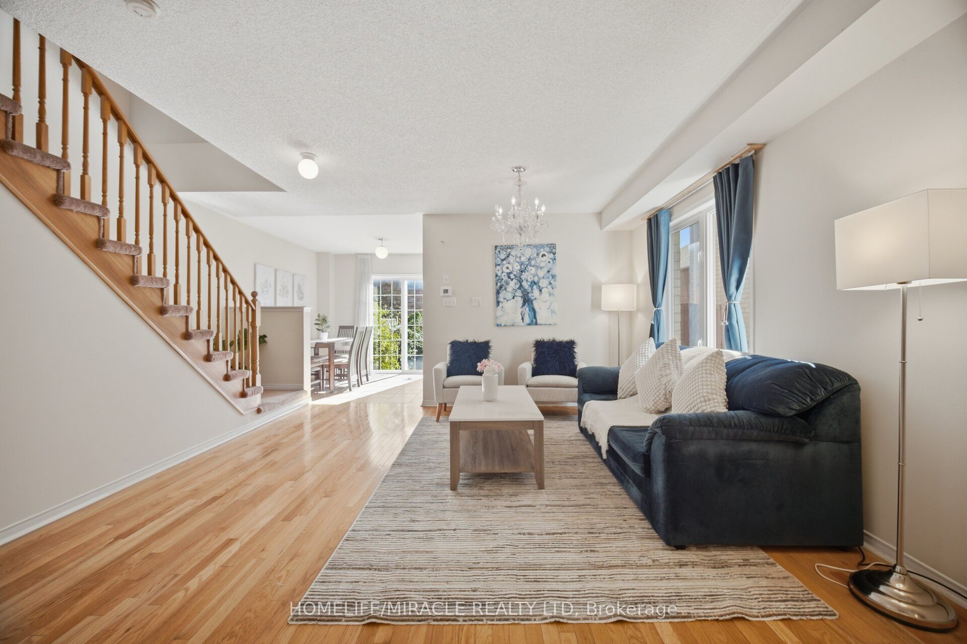 101 Crystalview Crescent Property Photo 9