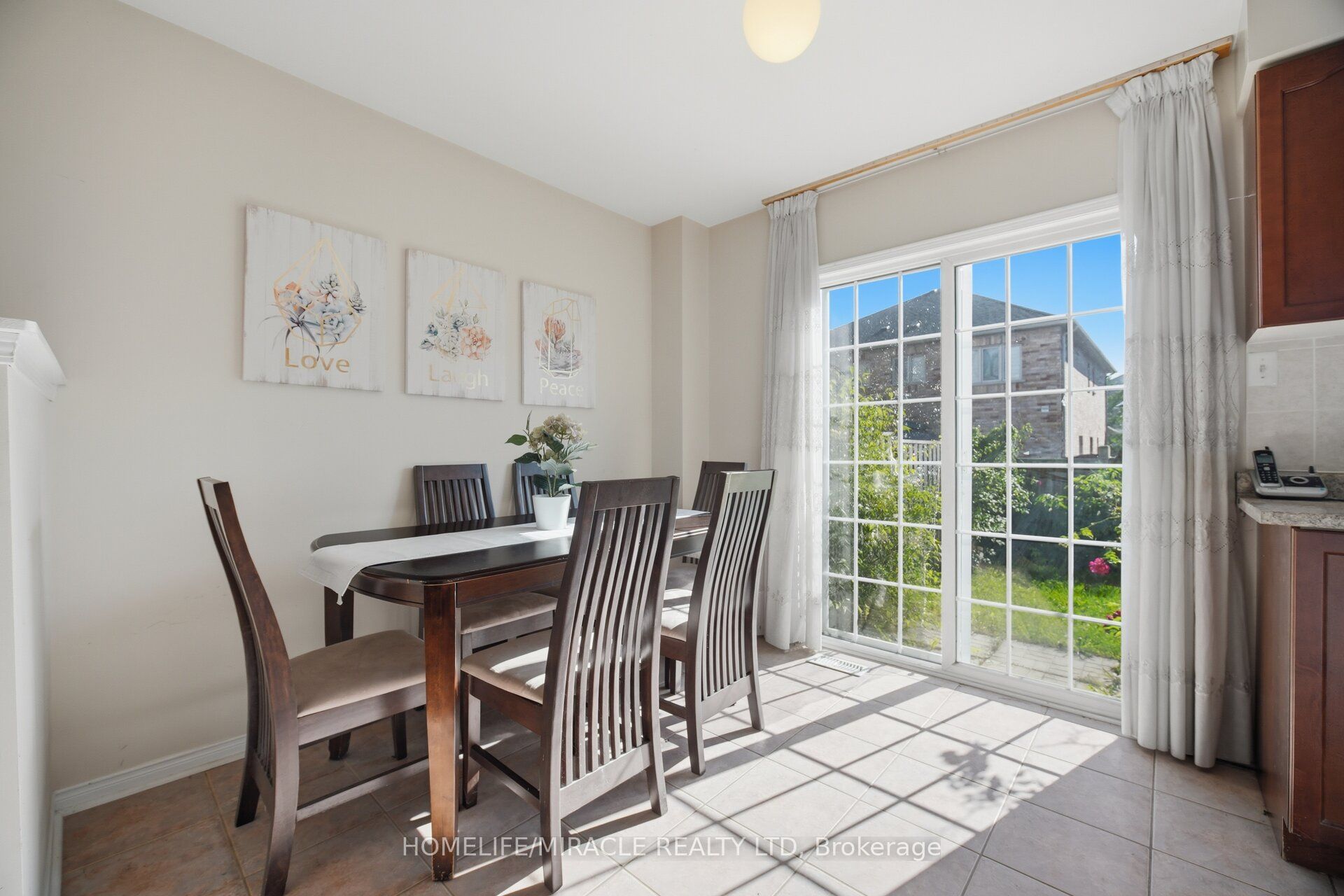 101 Crystalview Crescent Property Photo 10