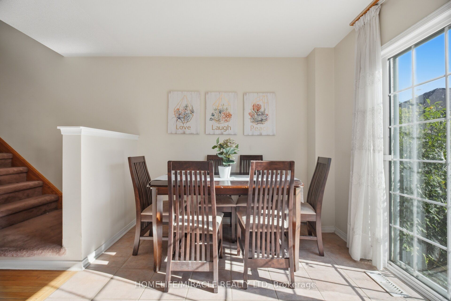 101 Crystalview Crescent Property Photo 11