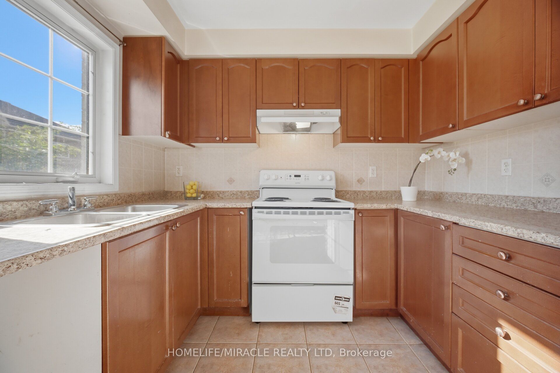 101 Crystalview Crescent Property Photo 12