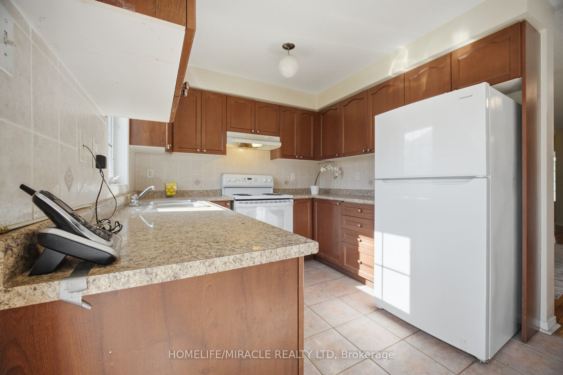 101 Crystalview Crescent Property Photo 13