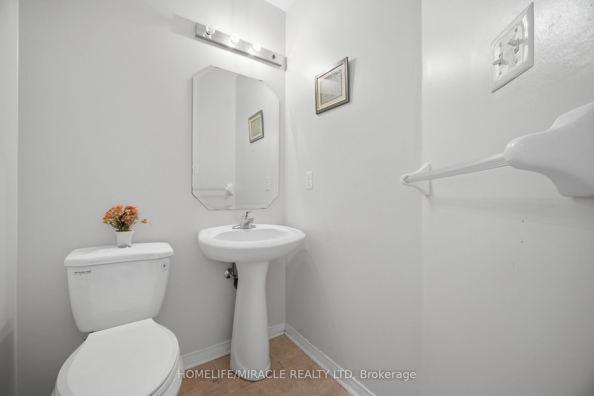 101 Crystalview Crescent Property Photo 17