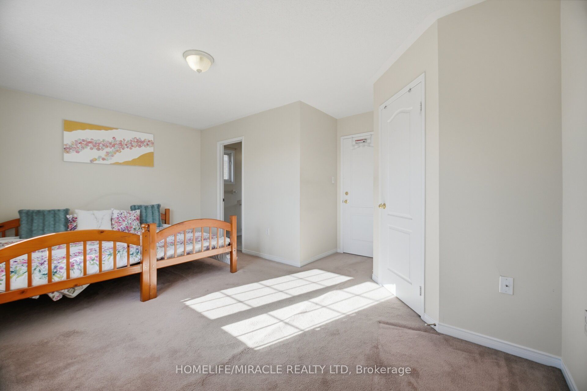 101 Crystalview Crescent Property Photo 23