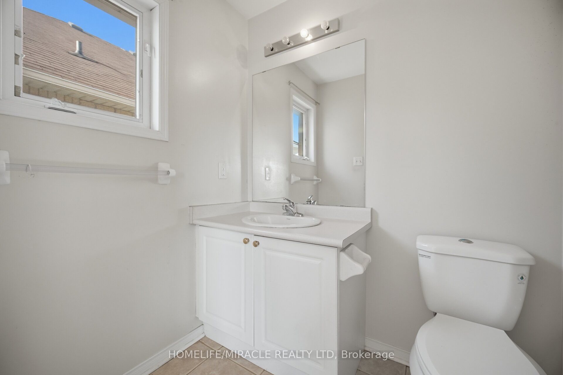 101 Crystalview Crescent Property Photo 24