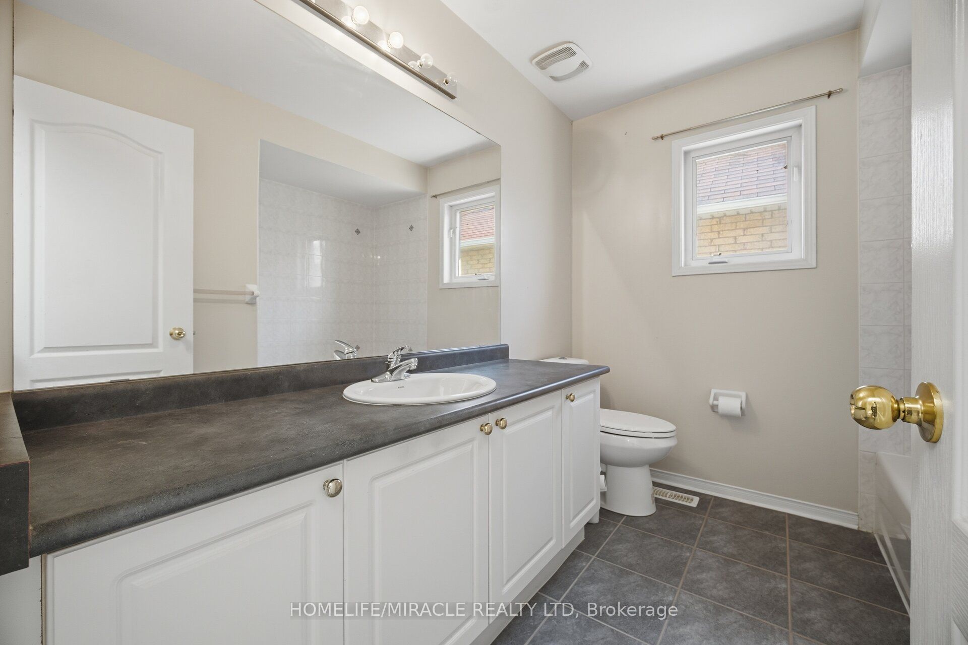 101 Crystalview Crescent Property Photo 30