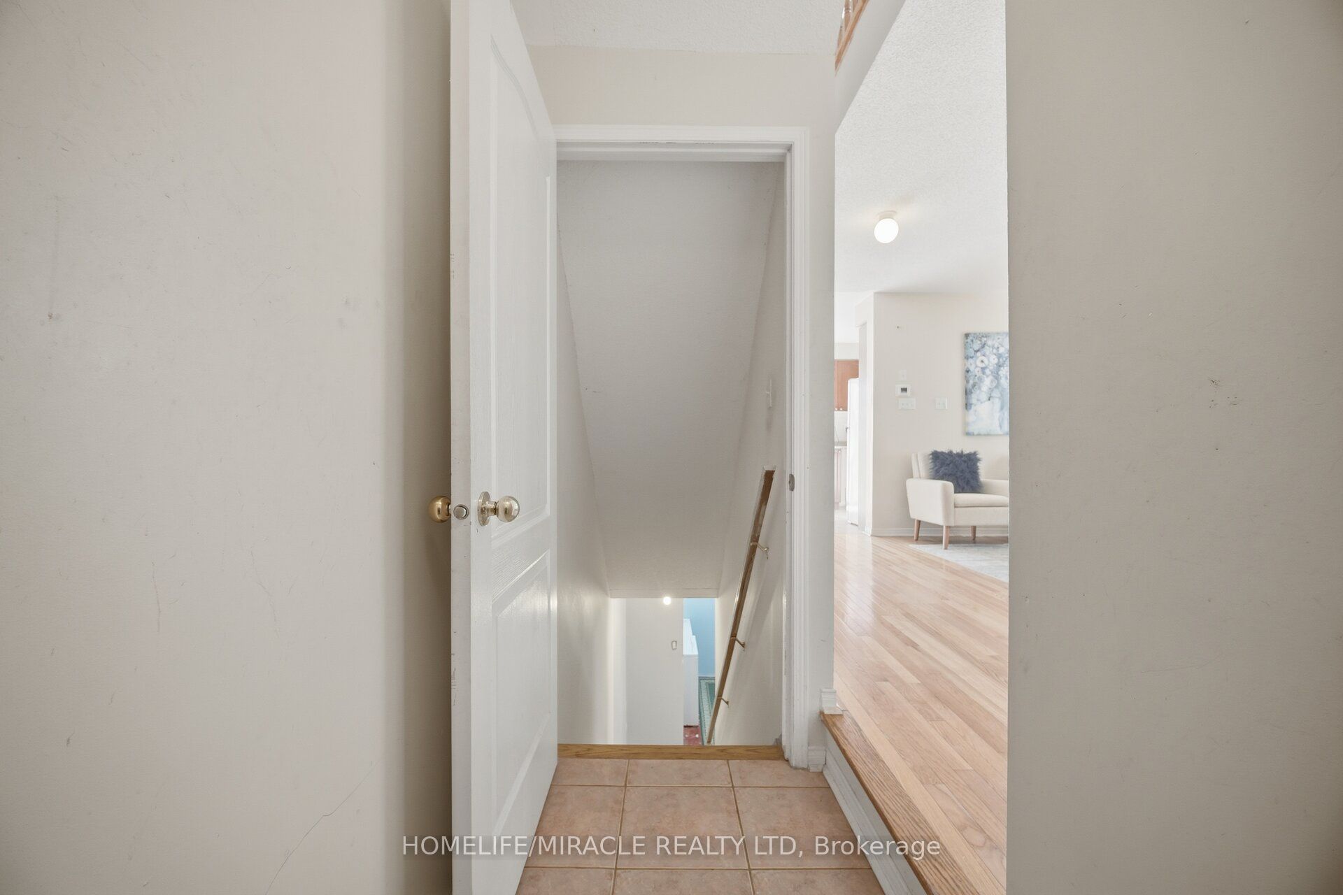 101 Crystalview Crescent Property Photo 32