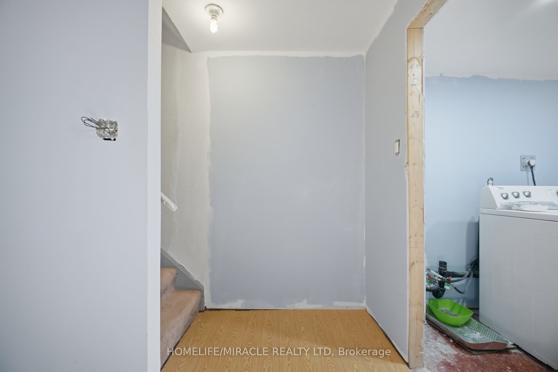 101 Crystalview Crescent Property Photo 33
