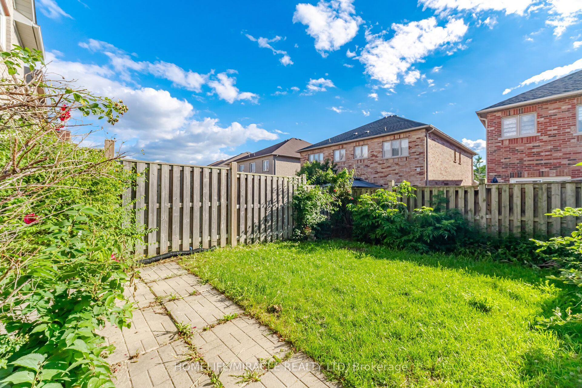 101 Crystalview Crescent Property Photo 38