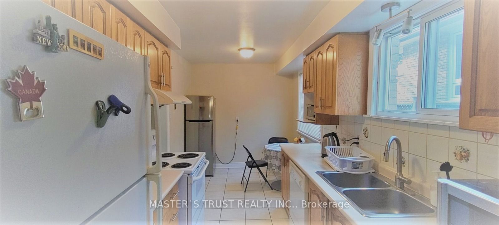 95 Orsett Street Rm 2 Property Photo 6