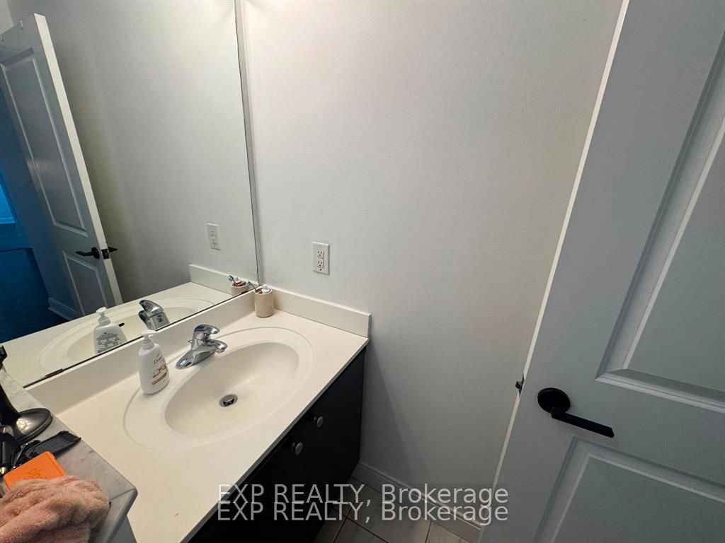 60 Absolute Avenue 3707 Property Photo 6