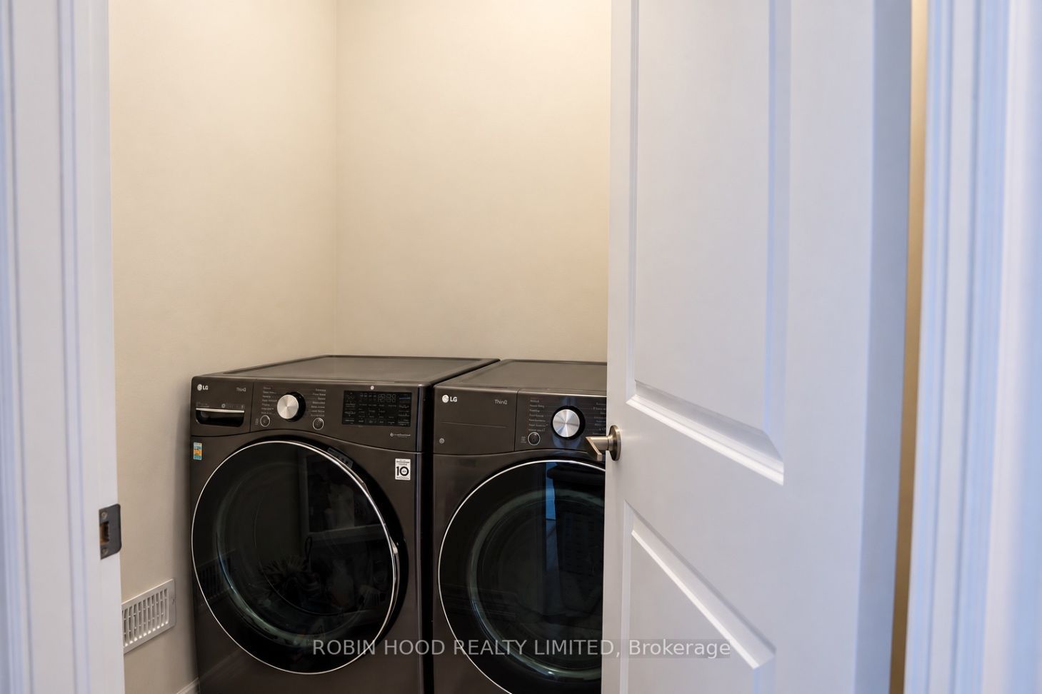 896 Apple Terrace Property Photo 15