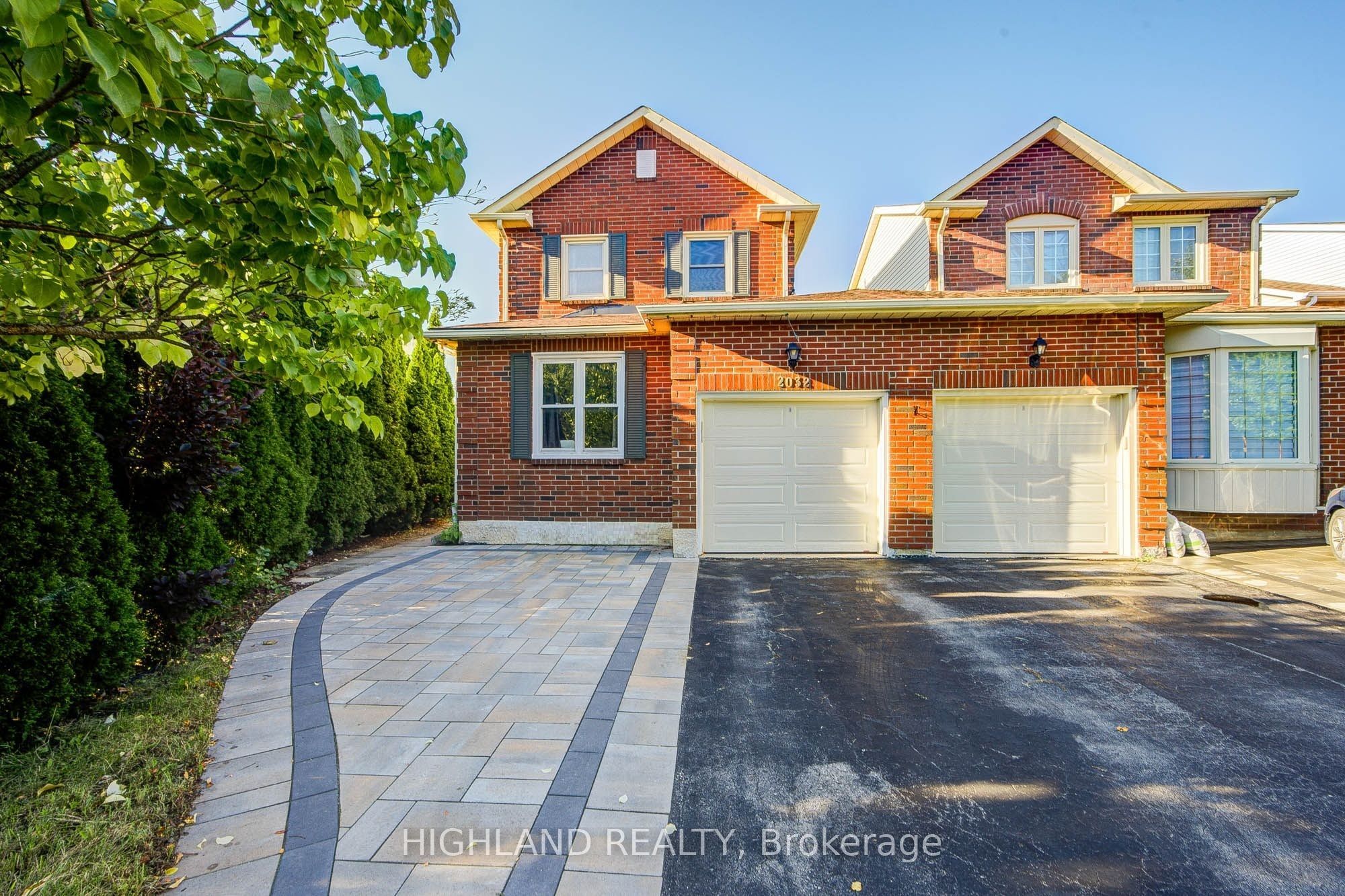 2032 Glenada Crescent Property Photo 1