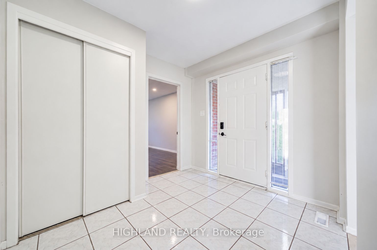 2032 Glenada Crescent Property Photo 11