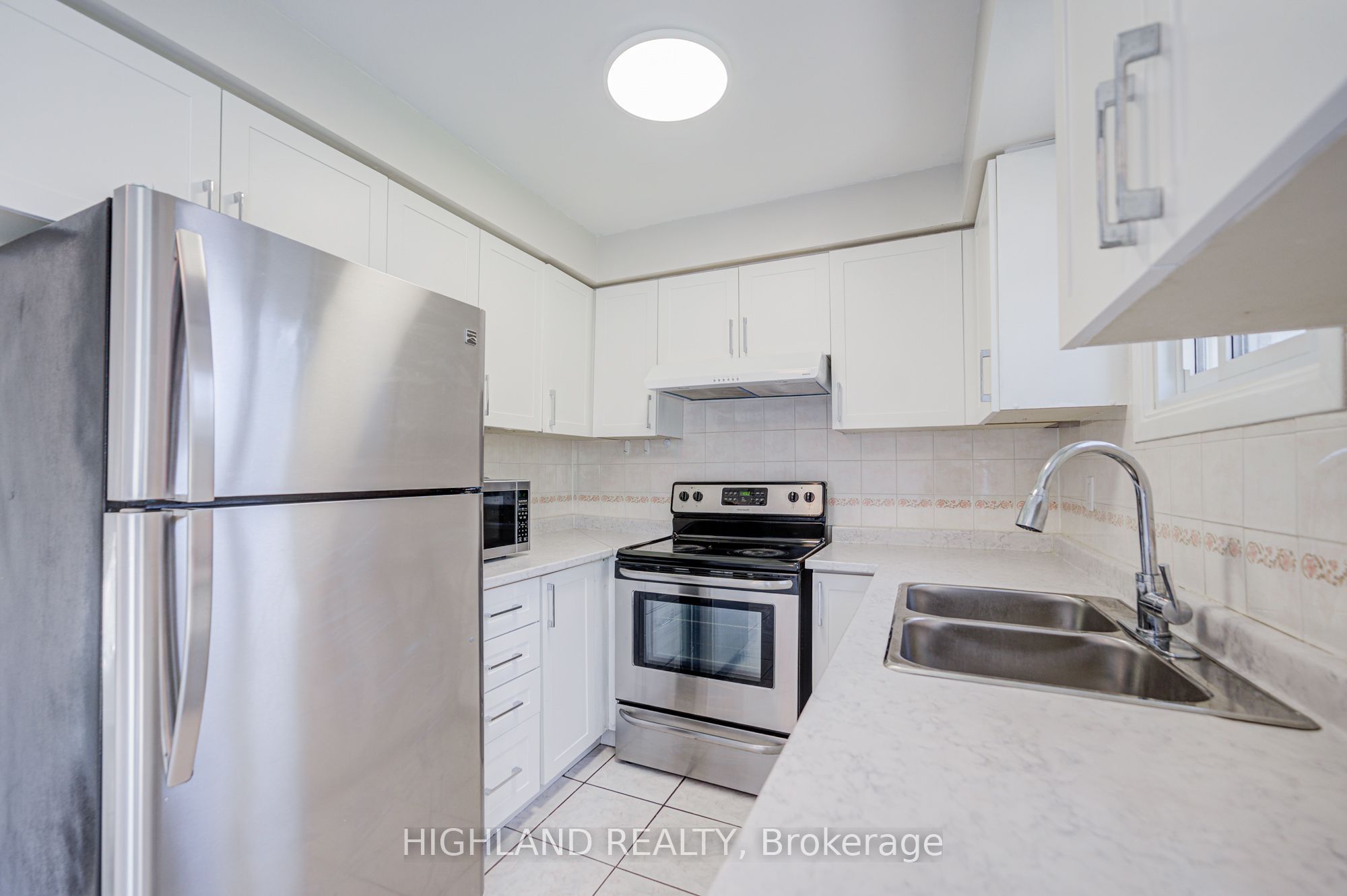 2032 Glenada Crescent Property Photo 14
