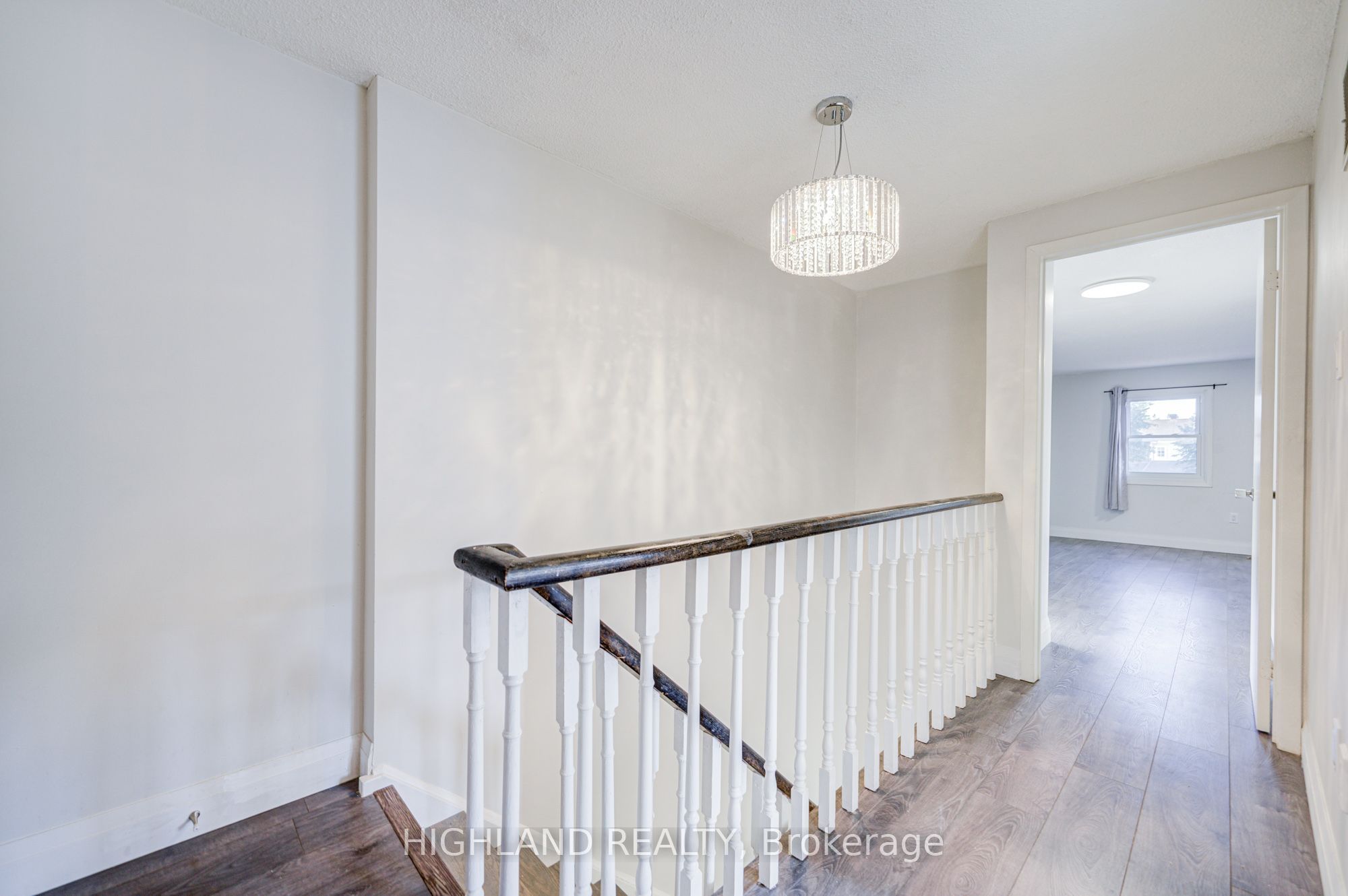 2032 Glenada Crescent Property Photo 15