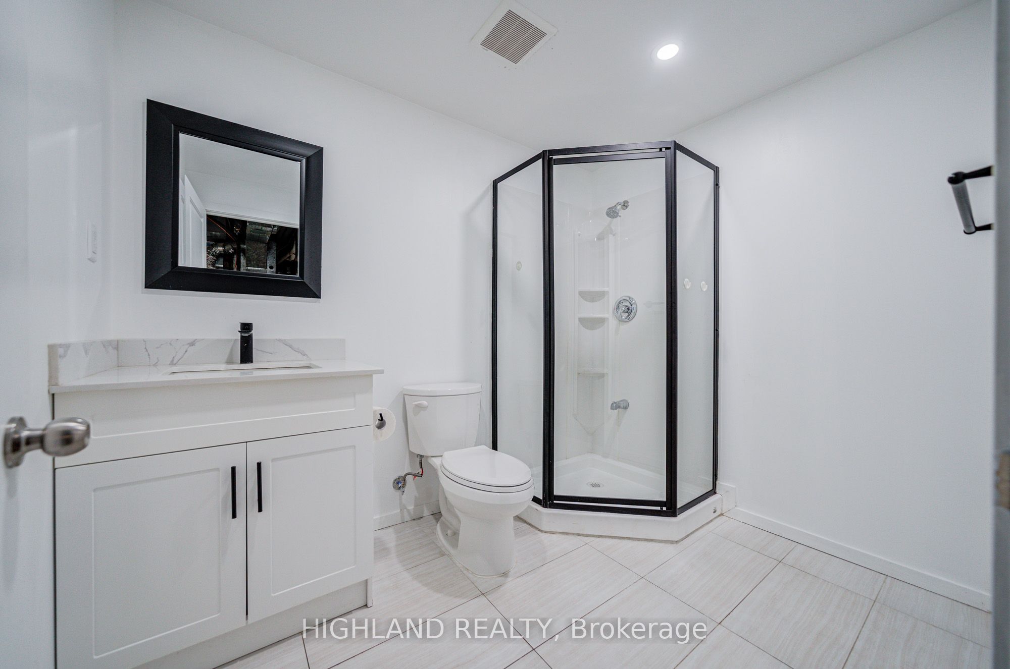 2032 Glenada Crescent Property Photo 18