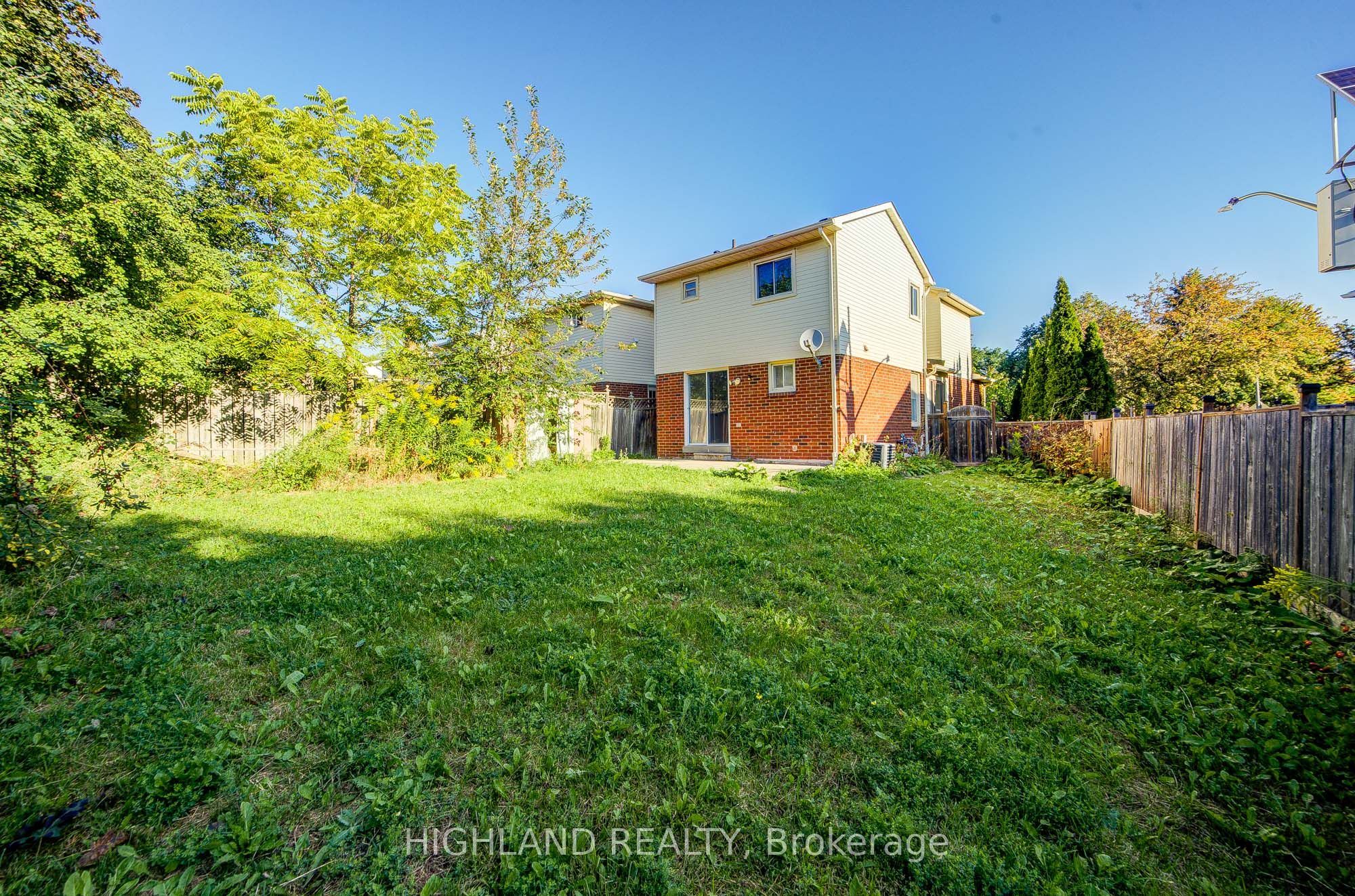 2032 Glenada Crescent Property Photo 20