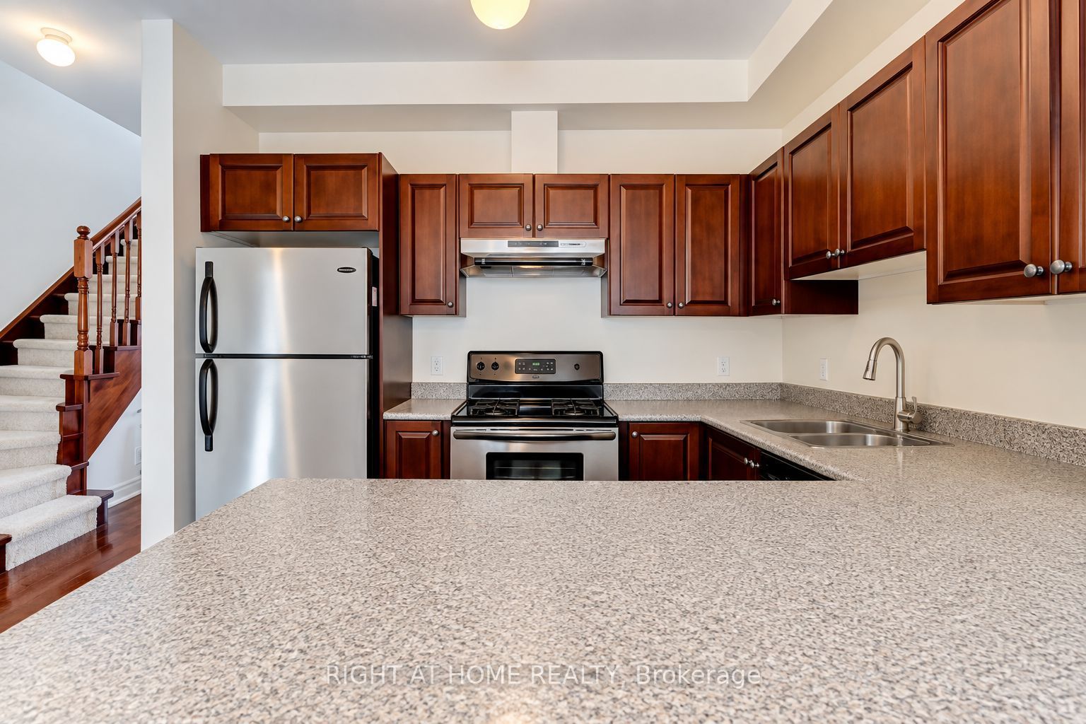 1130 Cawthra Road 2 Property Photo 6
